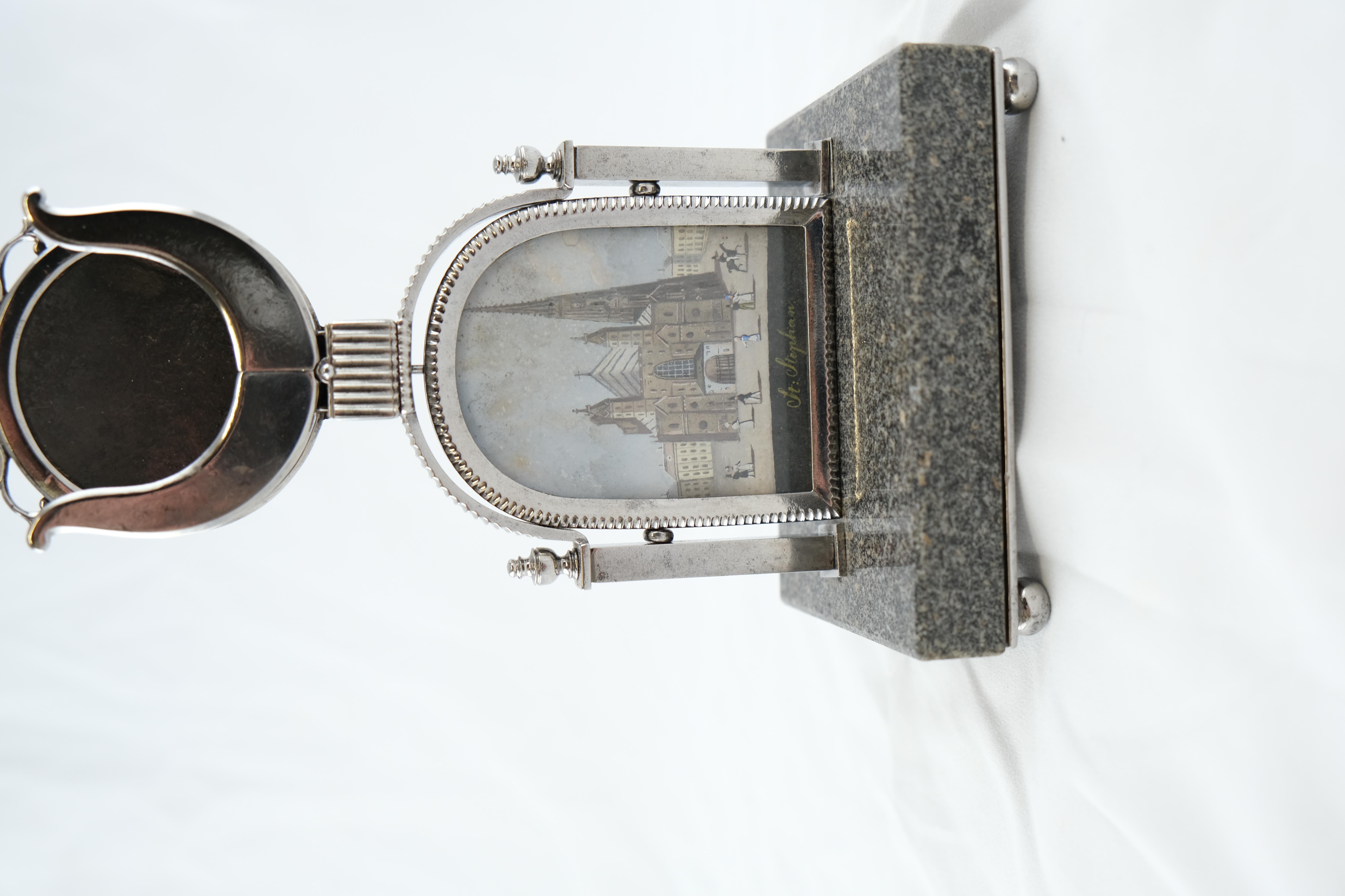 Ein österreichischer Uhrenhalter. Granit und Stahl mit einem Bild der Kuppel St. Stephans im Zustand „Gut“ im Angebot in Stockholm, SE