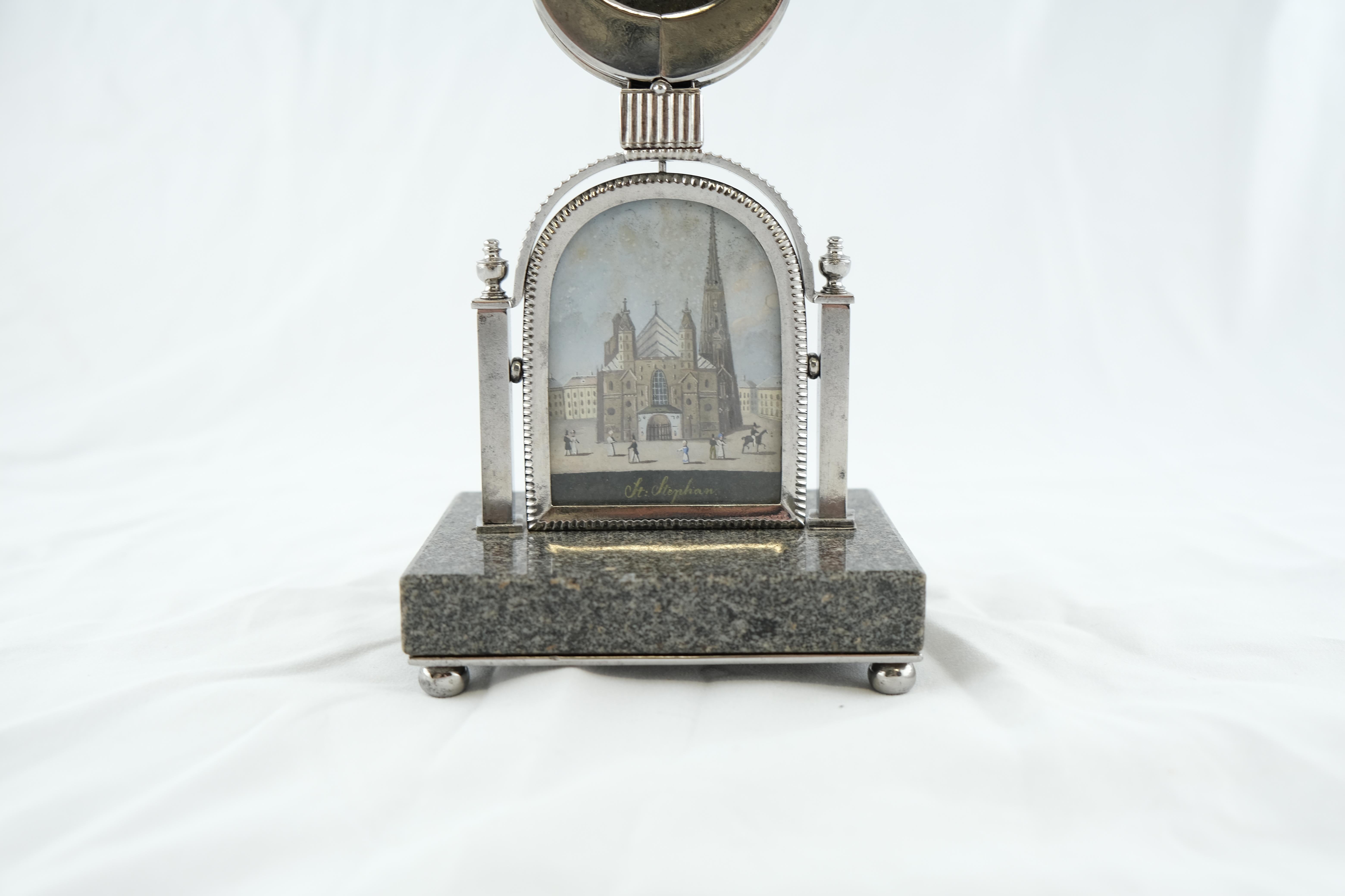 Ein österreichischer Uhrenhalter. Granit und Stahl mit einem Bild der Kuppel St. Stephans (19. Jahrhundert) im Angebot