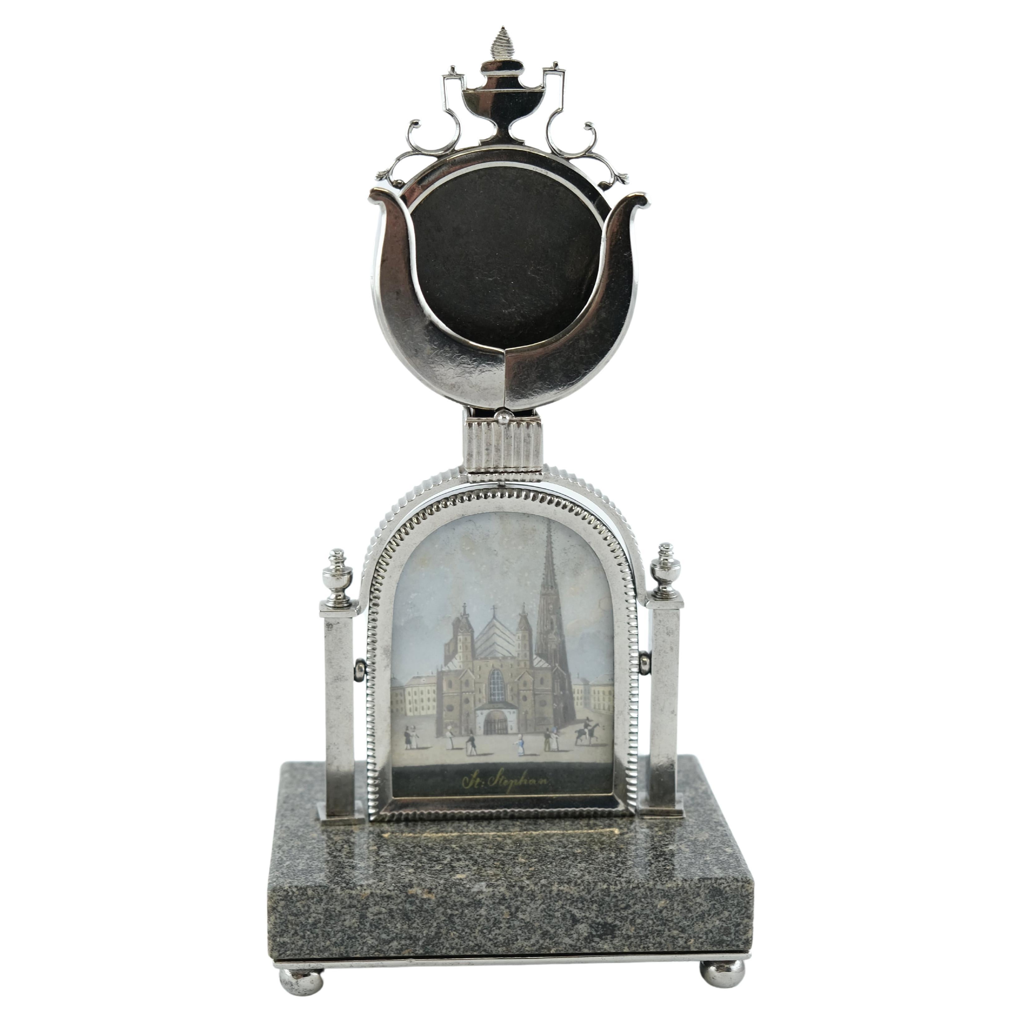 Ein österreichischer Uhrenhalter. Granit und Stahl mit einem Bild der Kuppel St. Stephans