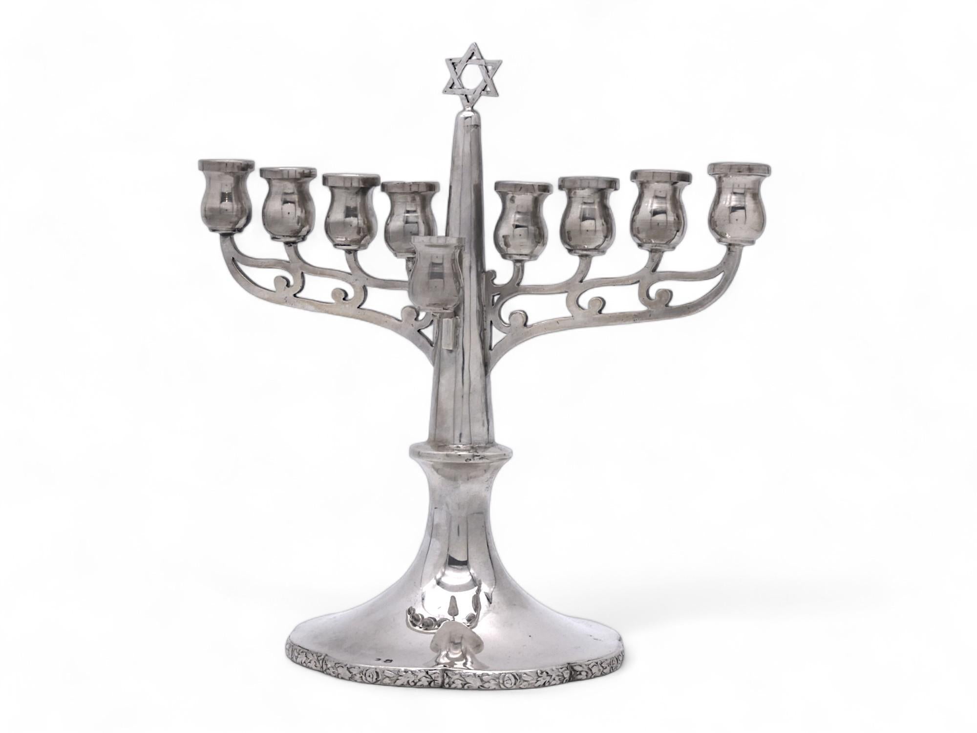 Moderno Menorah di Hanukkah in argento austriaco, circa inizio XX secolo in vendita