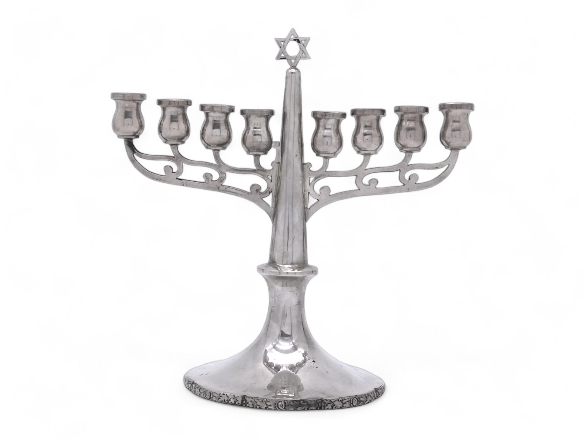 Austriaco Menorah di Hanukkah in argento austriaco, circa inizio XX secolo in vendita