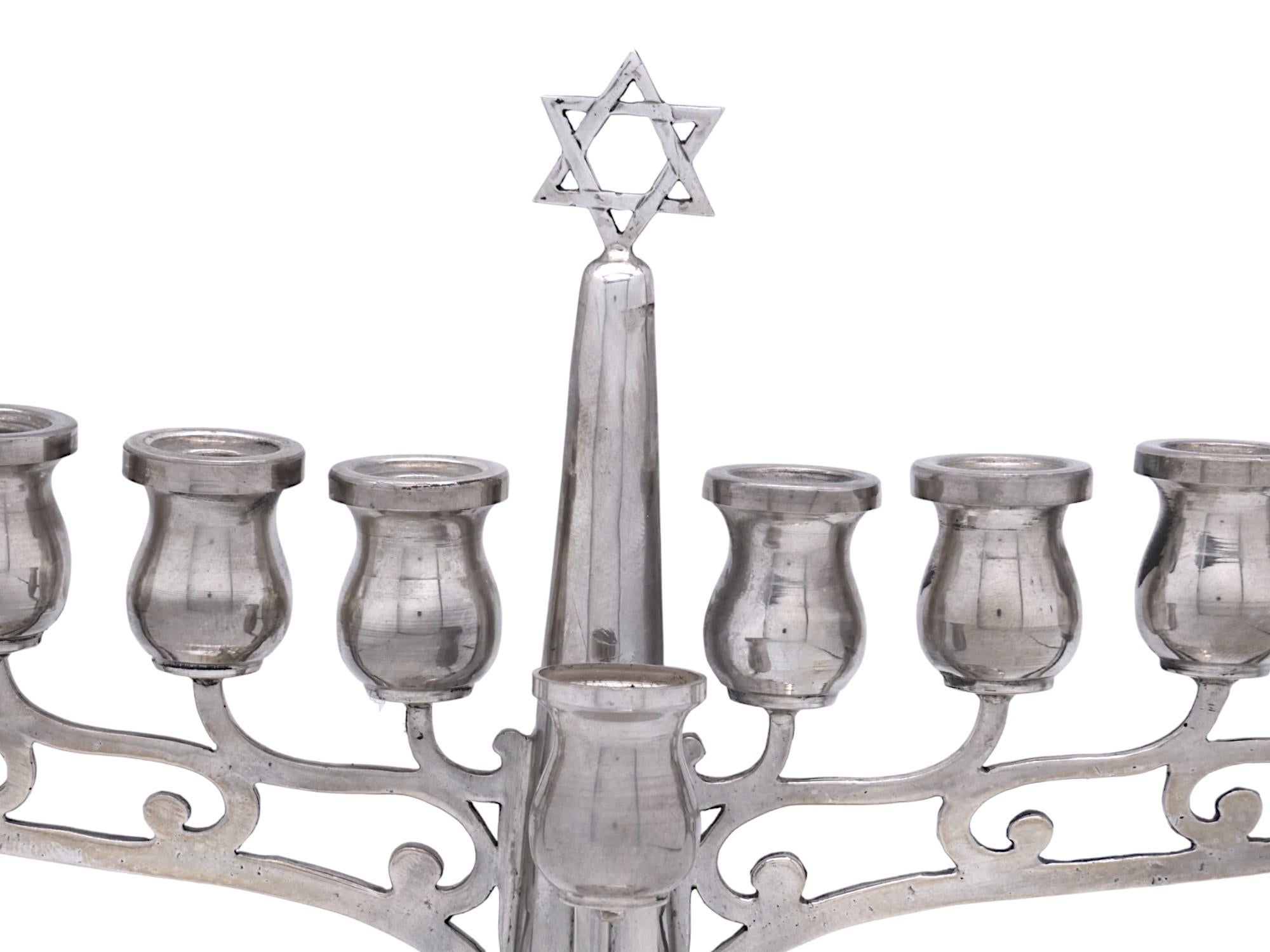 Menorah di Hanukkah in argento austriaco, circa inizio XX secolo in vendita 1