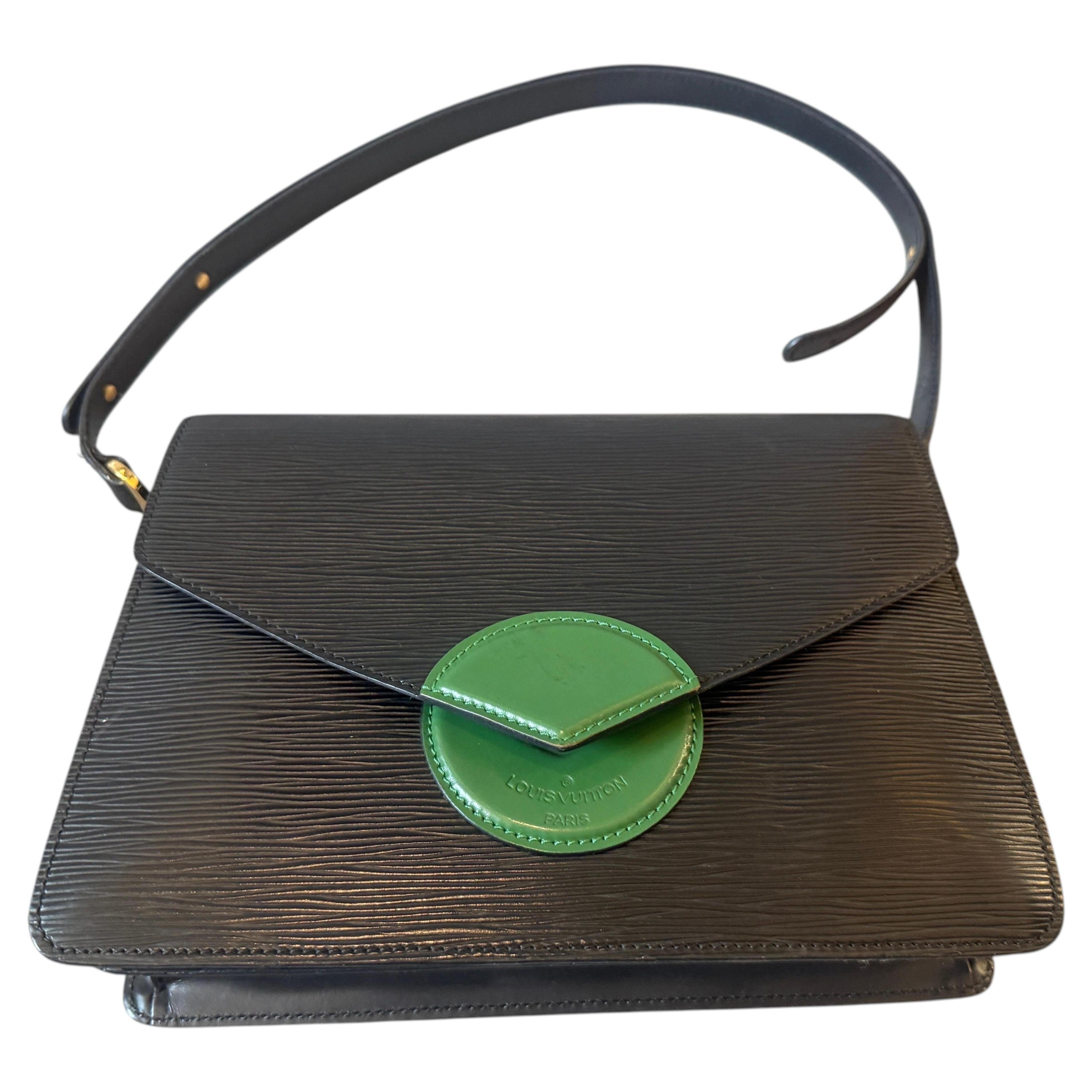 Eine echte Louis-Vuitton-Umhängetasche „Hoche“ aus schwarzem und grünem Epi-Leder aus dem Jahr 1993
