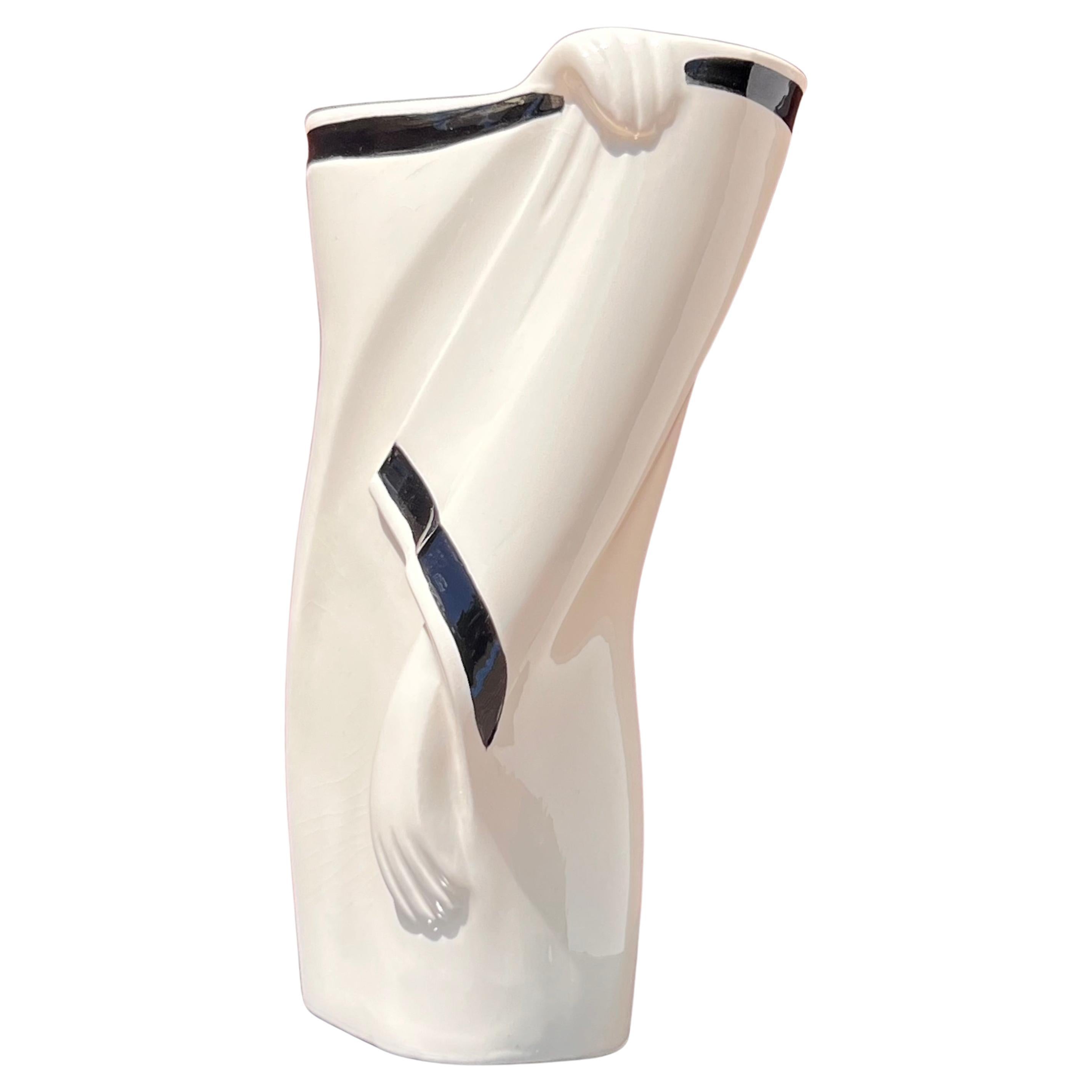 Eine authentische postmoderne Vase von Lindsey B., 1983