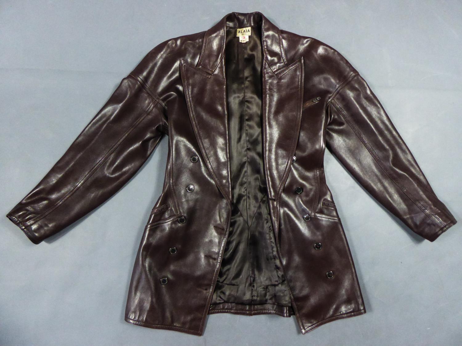 Circa 1985-1990
France

Beautiful Blazer Jacket in flexible brown leather from Azzedine Alaïa, iconic piece of Collection, dating from the 1980s. Typical of the master's cut work, this jacket has several leather inserts with double stitching