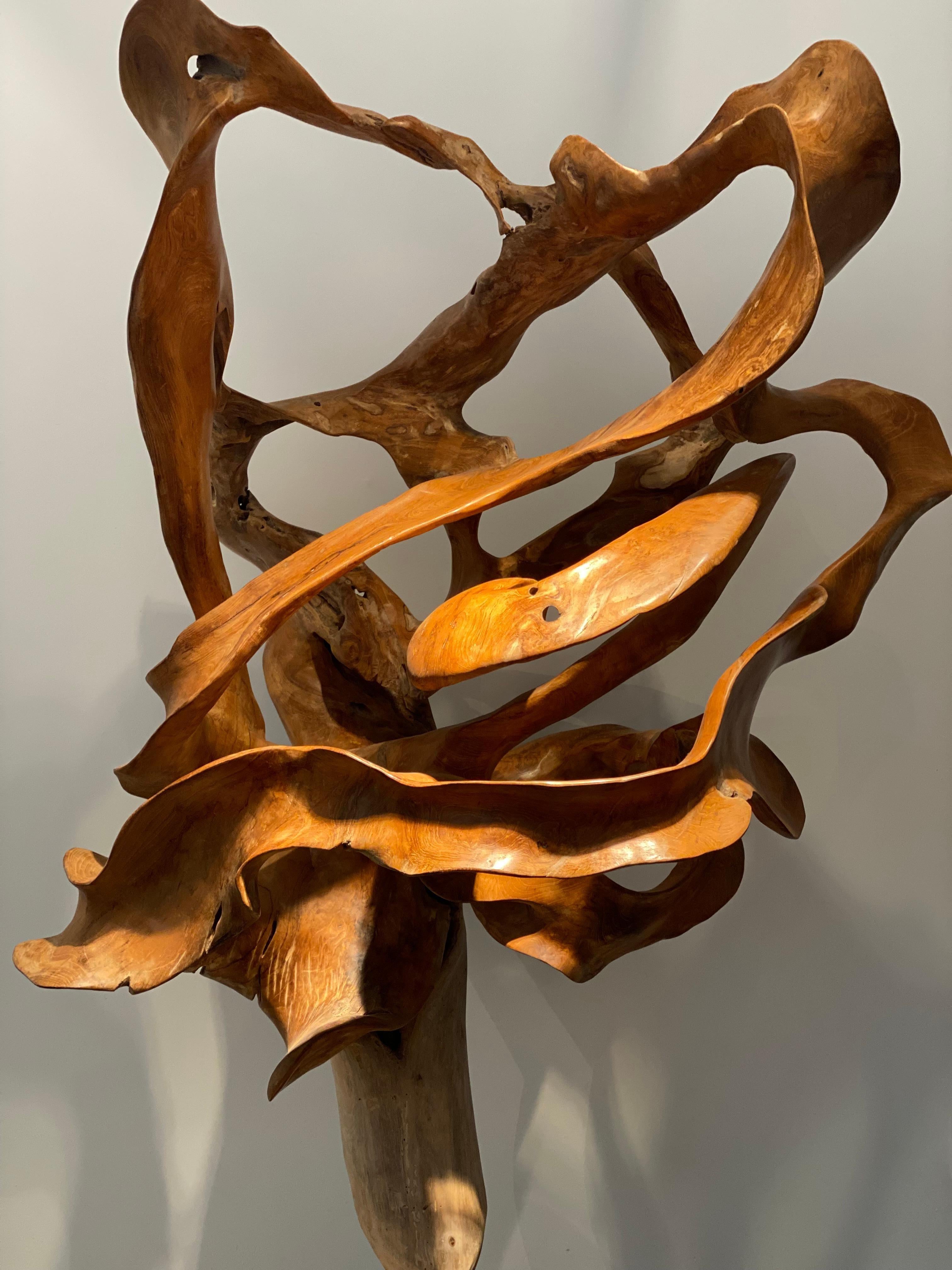 Contemporary, brutalist Wooden Sculpture made out of Teak Wood,
made of 1 piece wood, very warm patina and color of the polished wood,
very decorative artwork to be placed in various rooms of your house