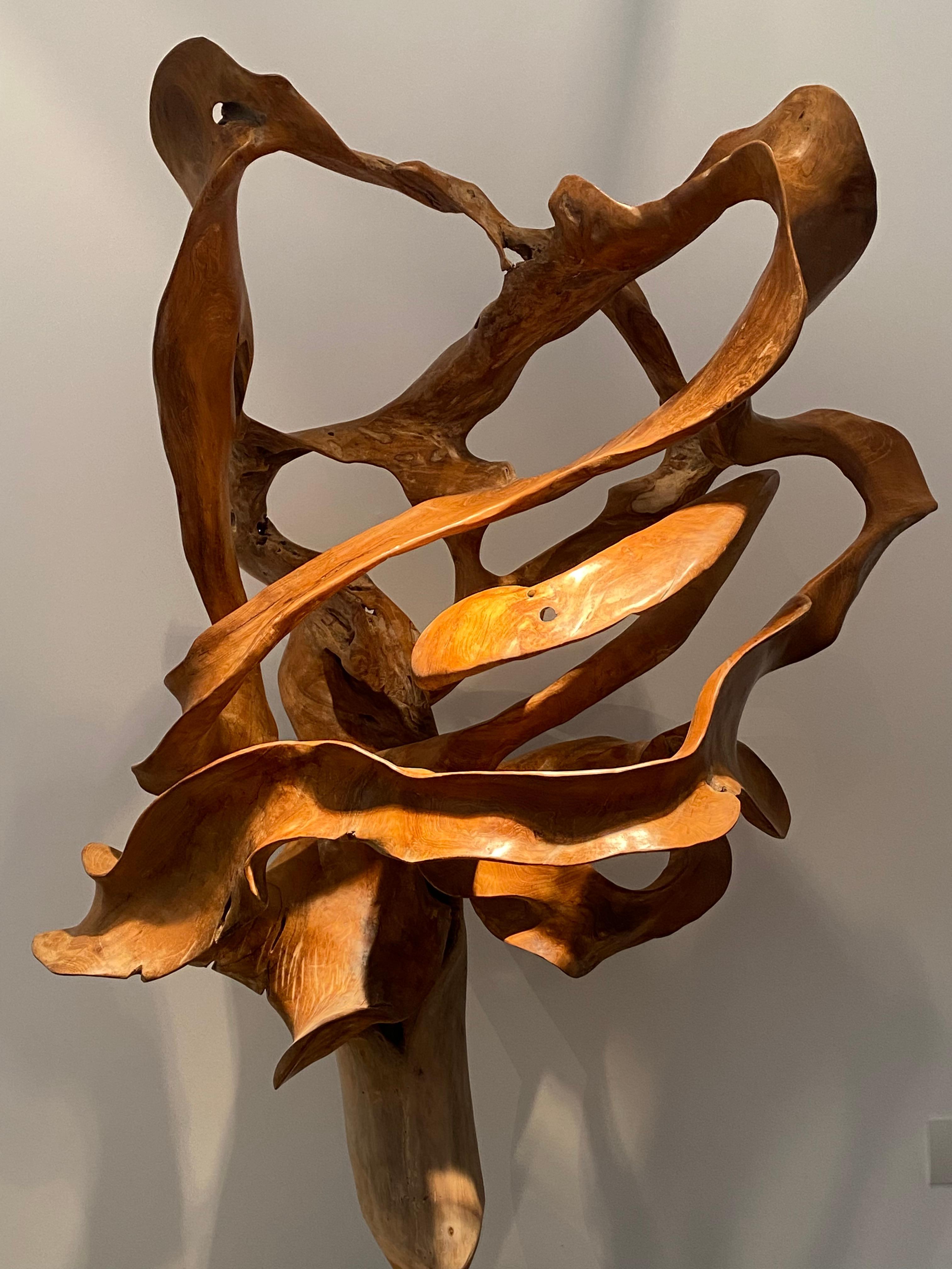 An contemporary Wooden Sculpture (Indonesisch) im Angebot