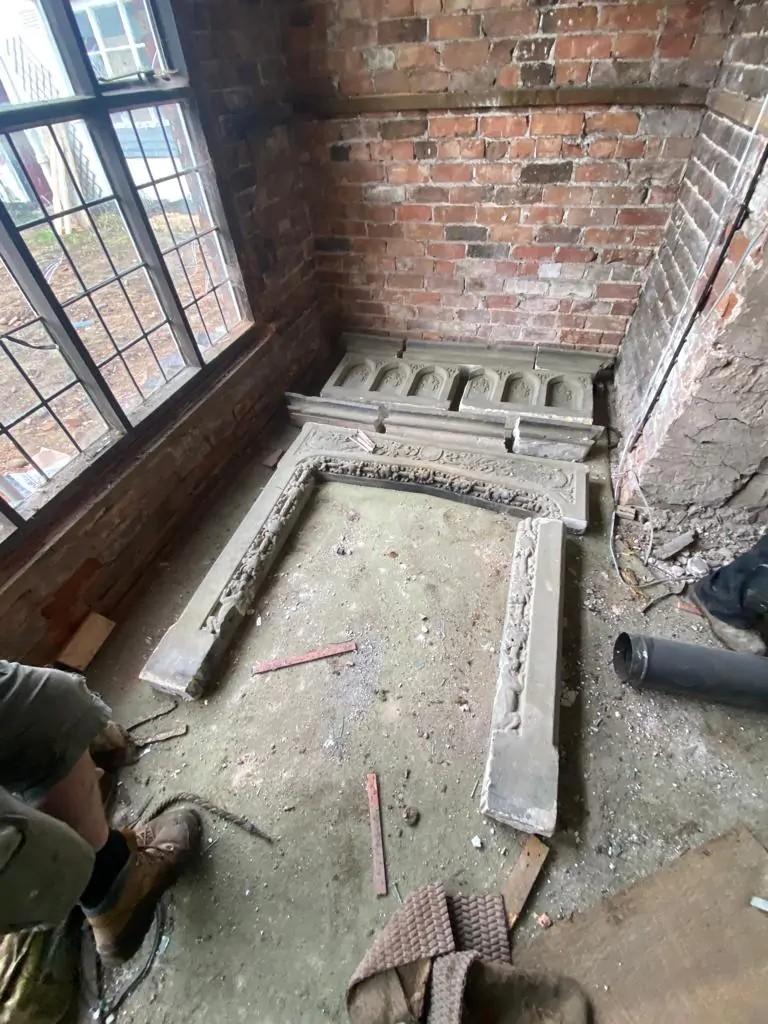 Sandstone An early 17th century English Jacobean period Bath-stone mantel For Sale
