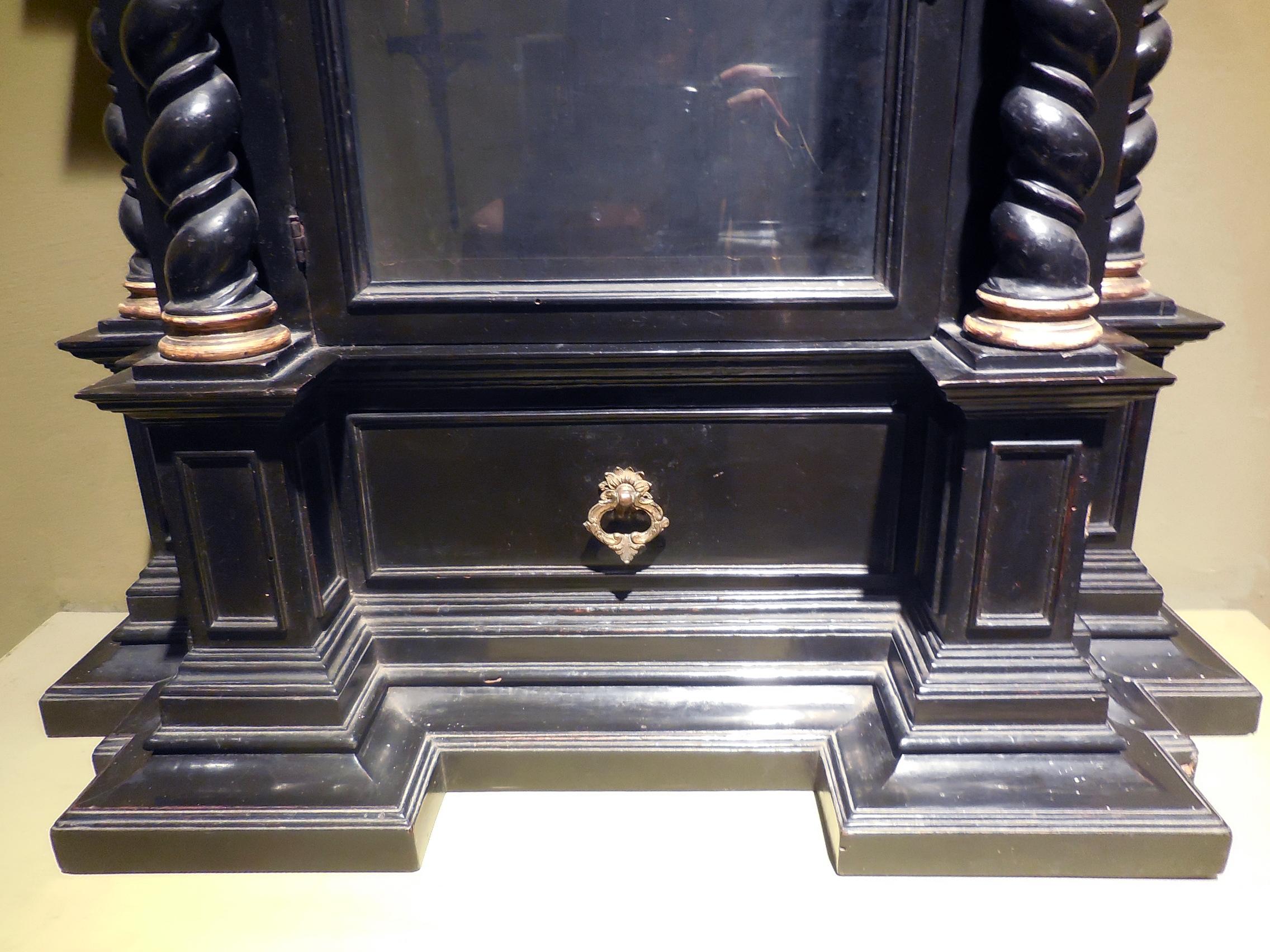 Italian An early 18th century Florentine Ebonized Wood Aedicule Case For Sale
