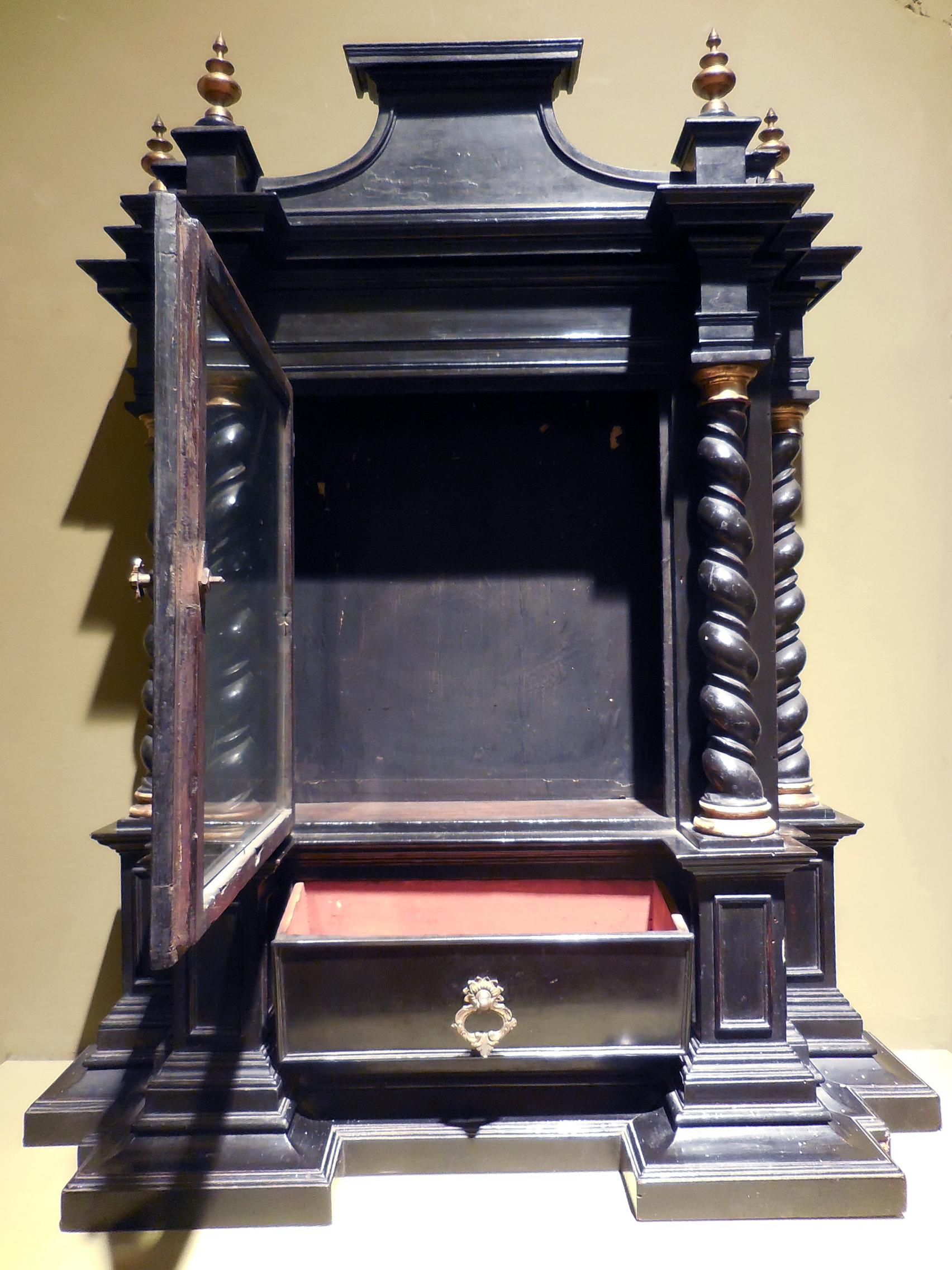Hand-Carved An early 18th century Florentine Ebonized Wood Aedicule Case For Sale