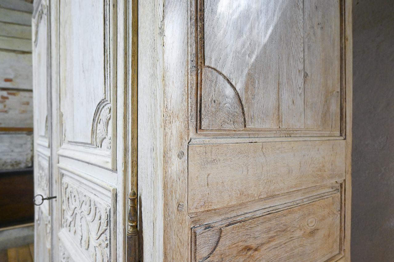 Early 18th Century French Louis XIV Bleached Oak Armoire, Wardrobe  7