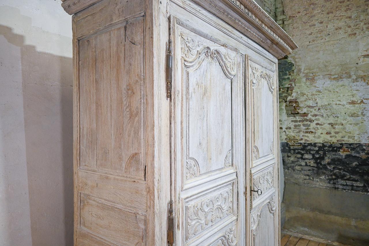 Early 18th Century French Louis XIV Bleached Oak Armoire, Wardrobe  9