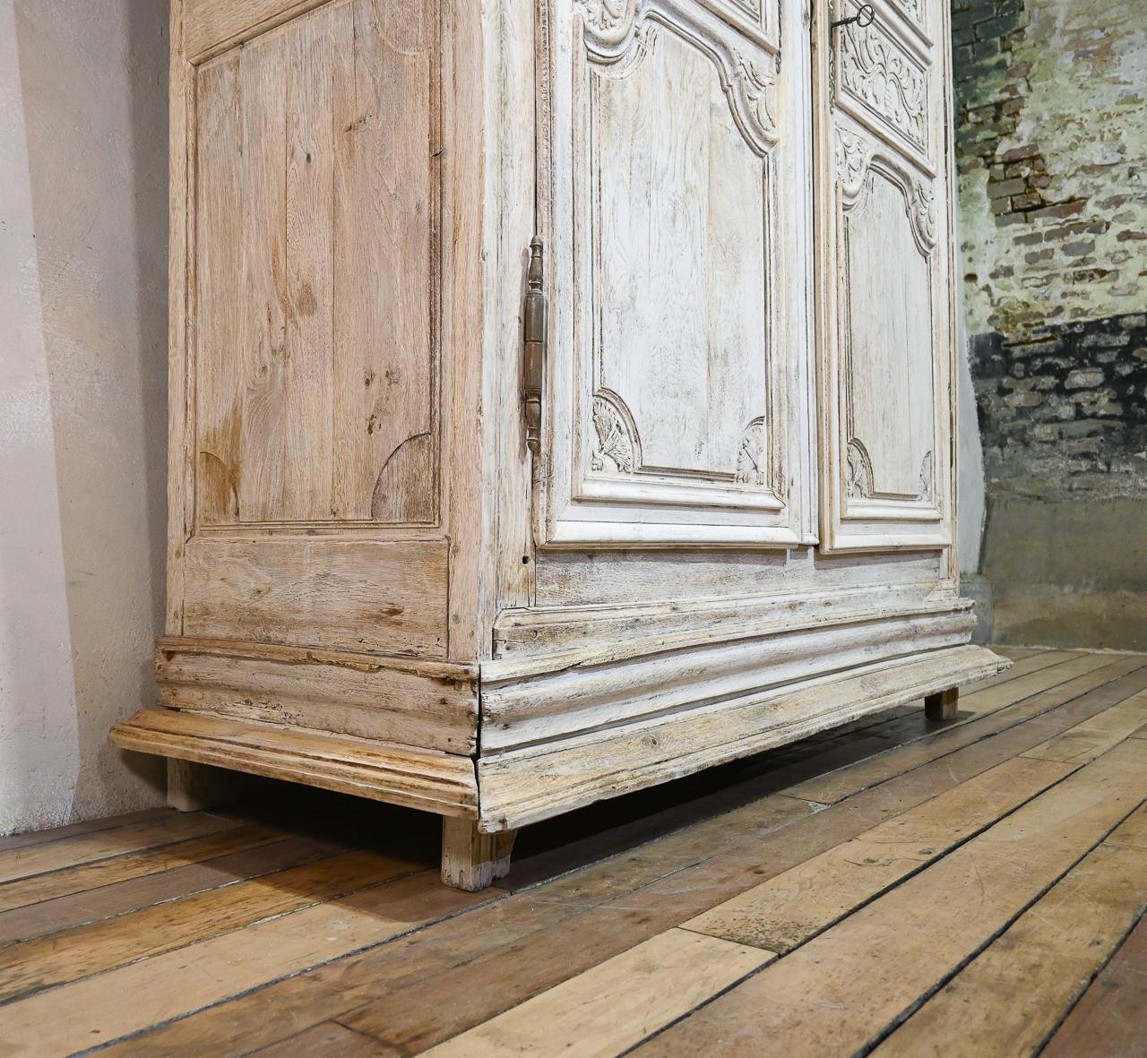 Early 18th Century French Louis XIV Bleached Oak Armoire, Wardrobe 10