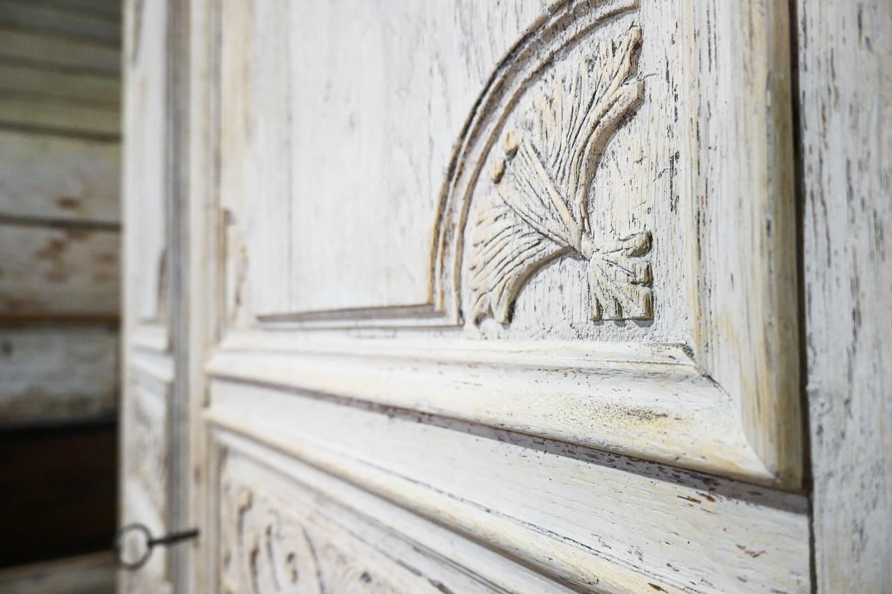 Early 18th Century French Louis XIV Bleached Oak Armoire, Wardrobe  14