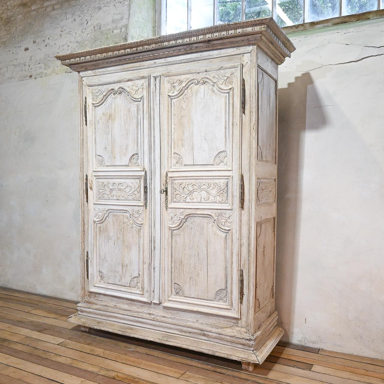 Early 18th Century French Louis XIV Bleached Oak Armoire, Wardrobe 2