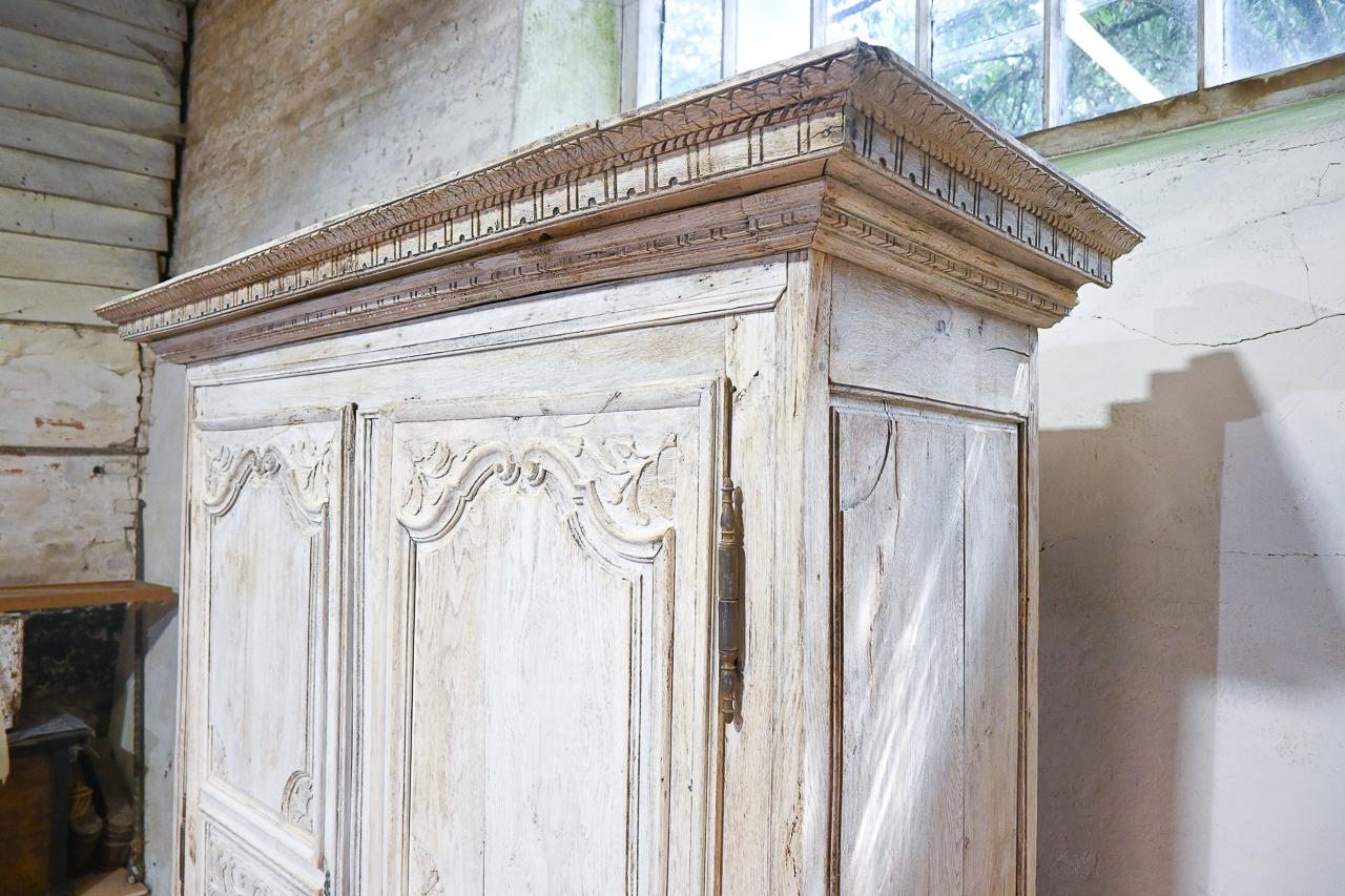 Early 18th Century French Louis XIV Bleached Oak Armoire, Wardrobe  3