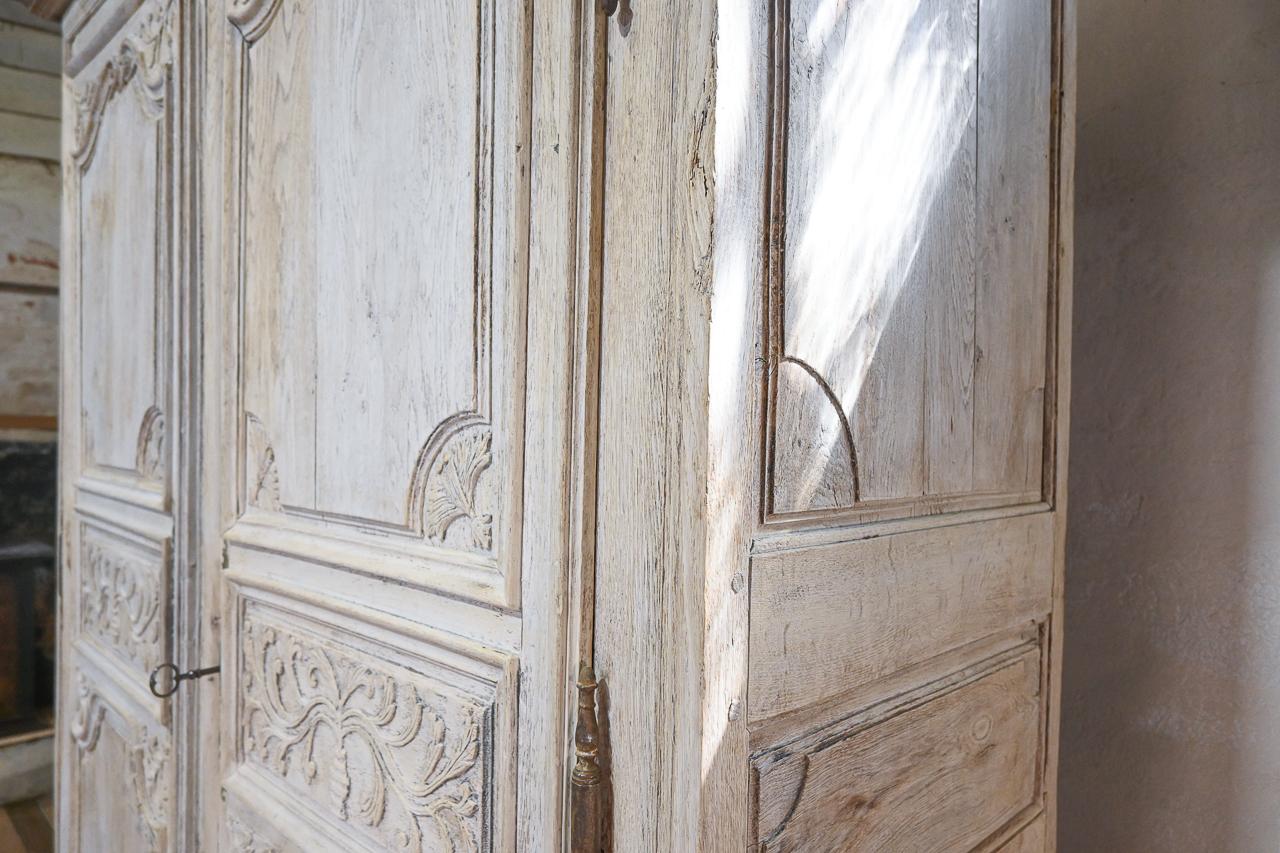 Early 18th Century French Louis XIV Bleached Oak Armoire, Wardrobe 4