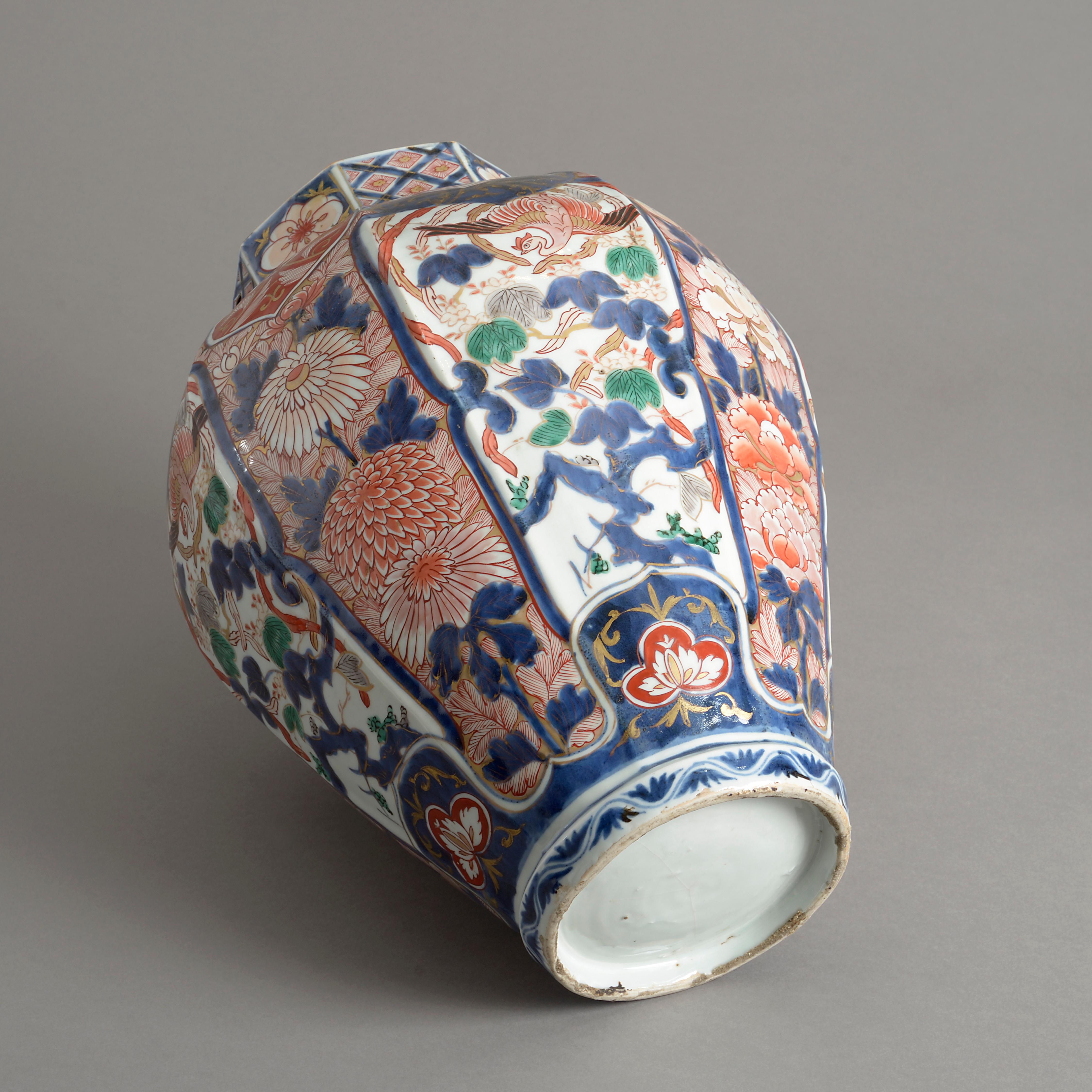 Anglo-Japanese Early 18th Century Imari Porcelain Vase