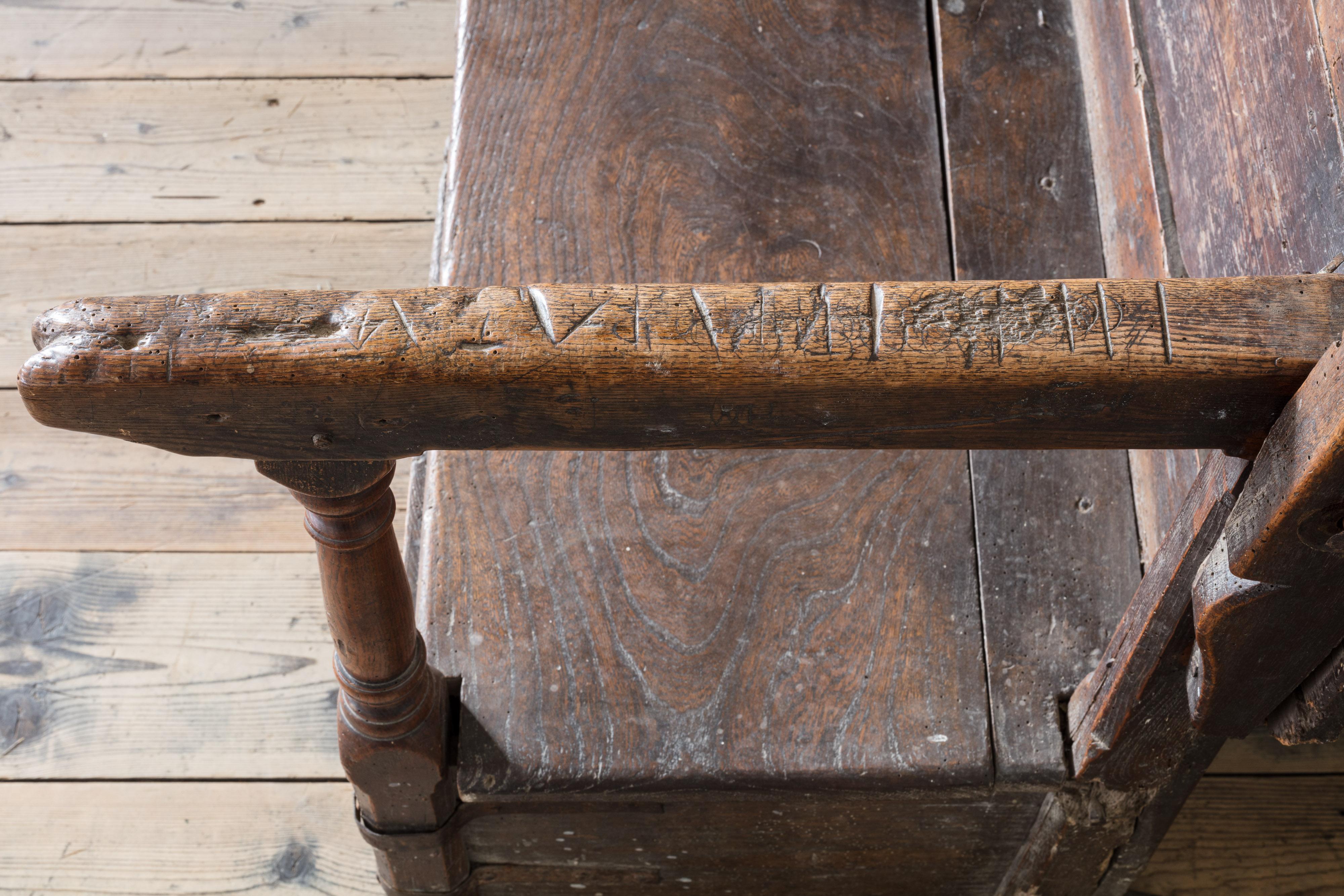 English Early 18th Century Oak and Elm ‘Metamorphic’ Monk’s Bench For Sale