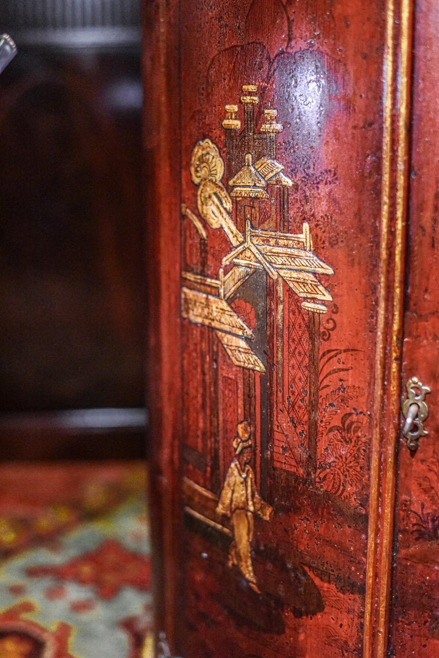 English Early-18th Century Red Japanned Corner Cabinet Cupboard For Sale