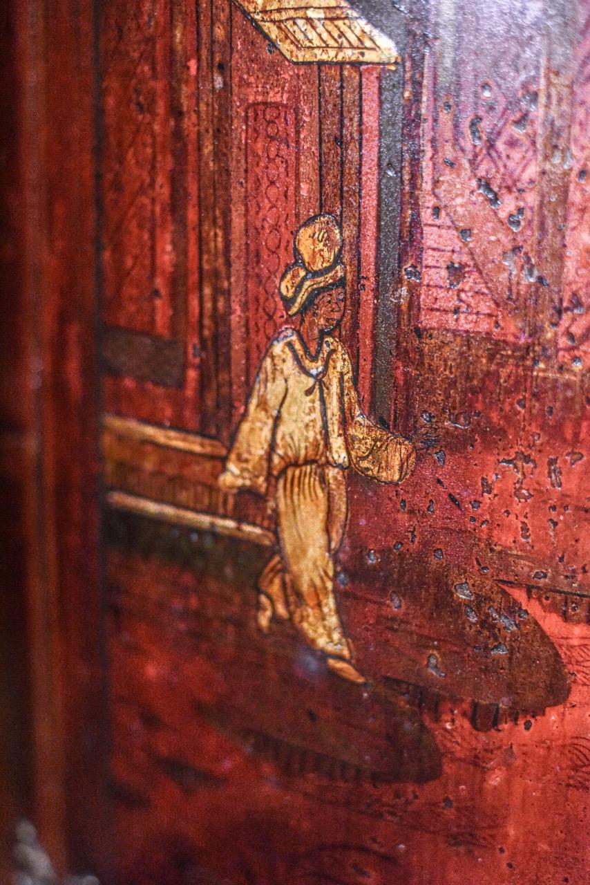 Early-18th Century Red Japanned Corner Cabinet Cupboard In Good Condition For Sale In Lymington, GB