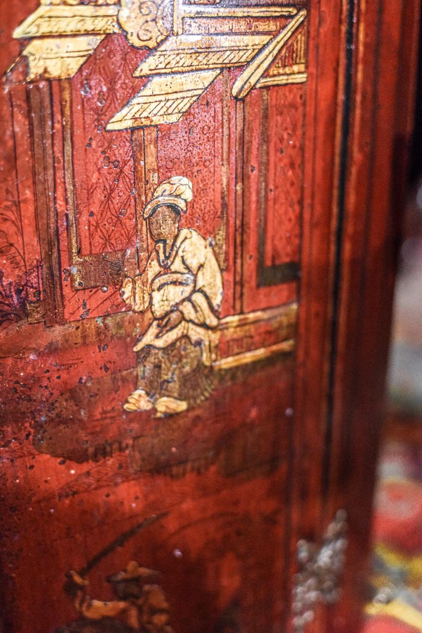 Early-18th Century Red Japanned Corner Cabinet Cupboard For Sale 1