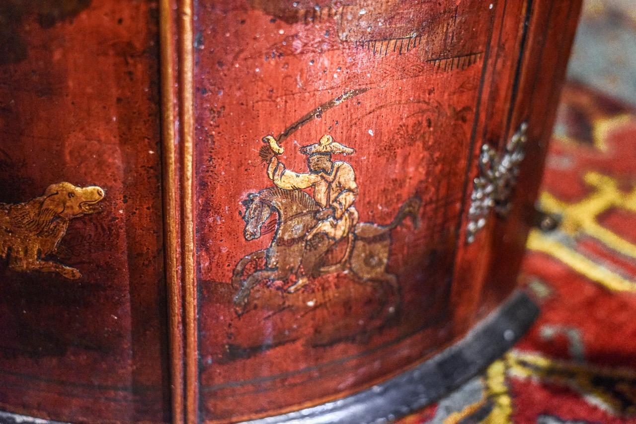 Early-18th Century Red Japanned Corner Cabinet Cupboard For Sale 2