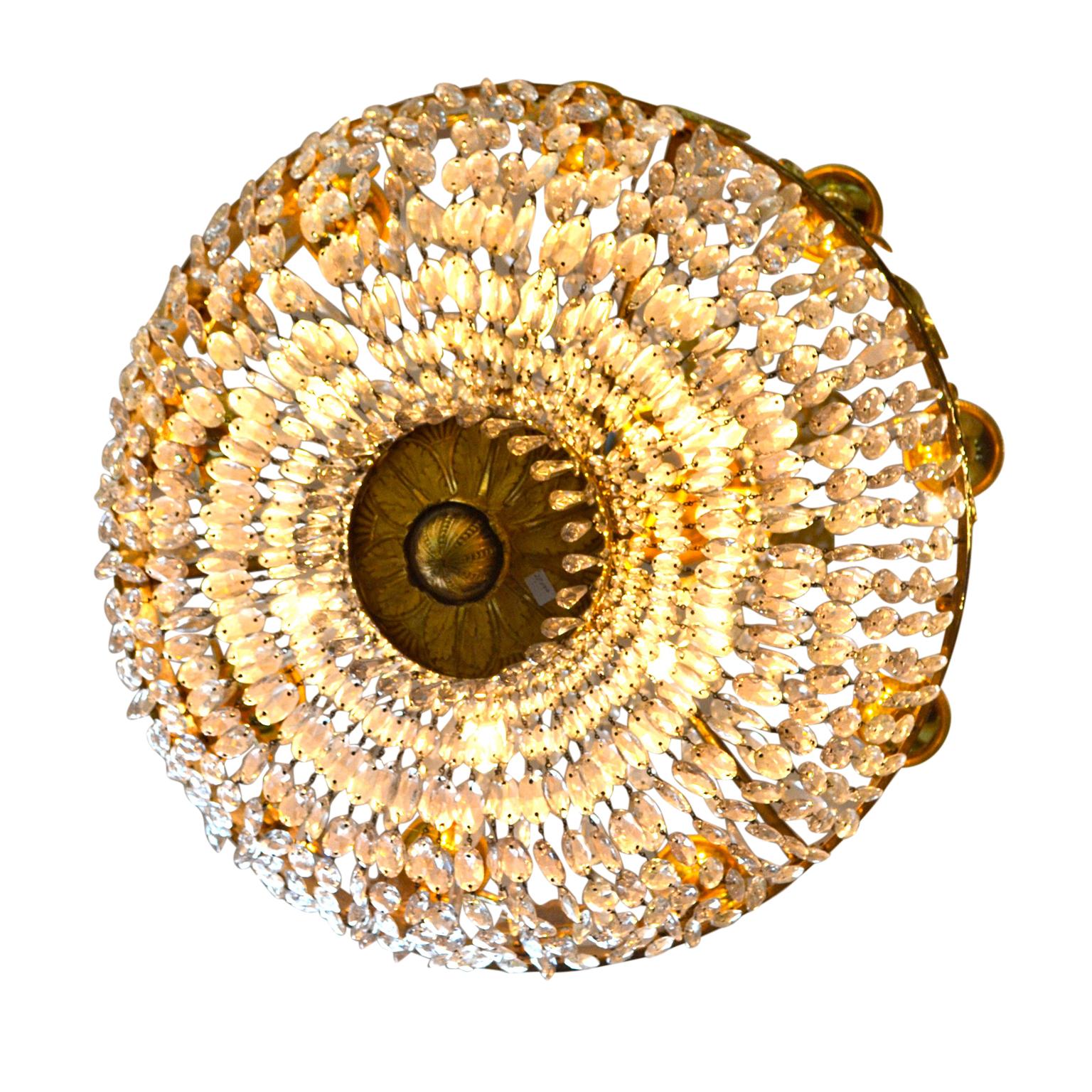 Français Lustre Empire en bronze doré et cristal du début du 19e siècle en vente