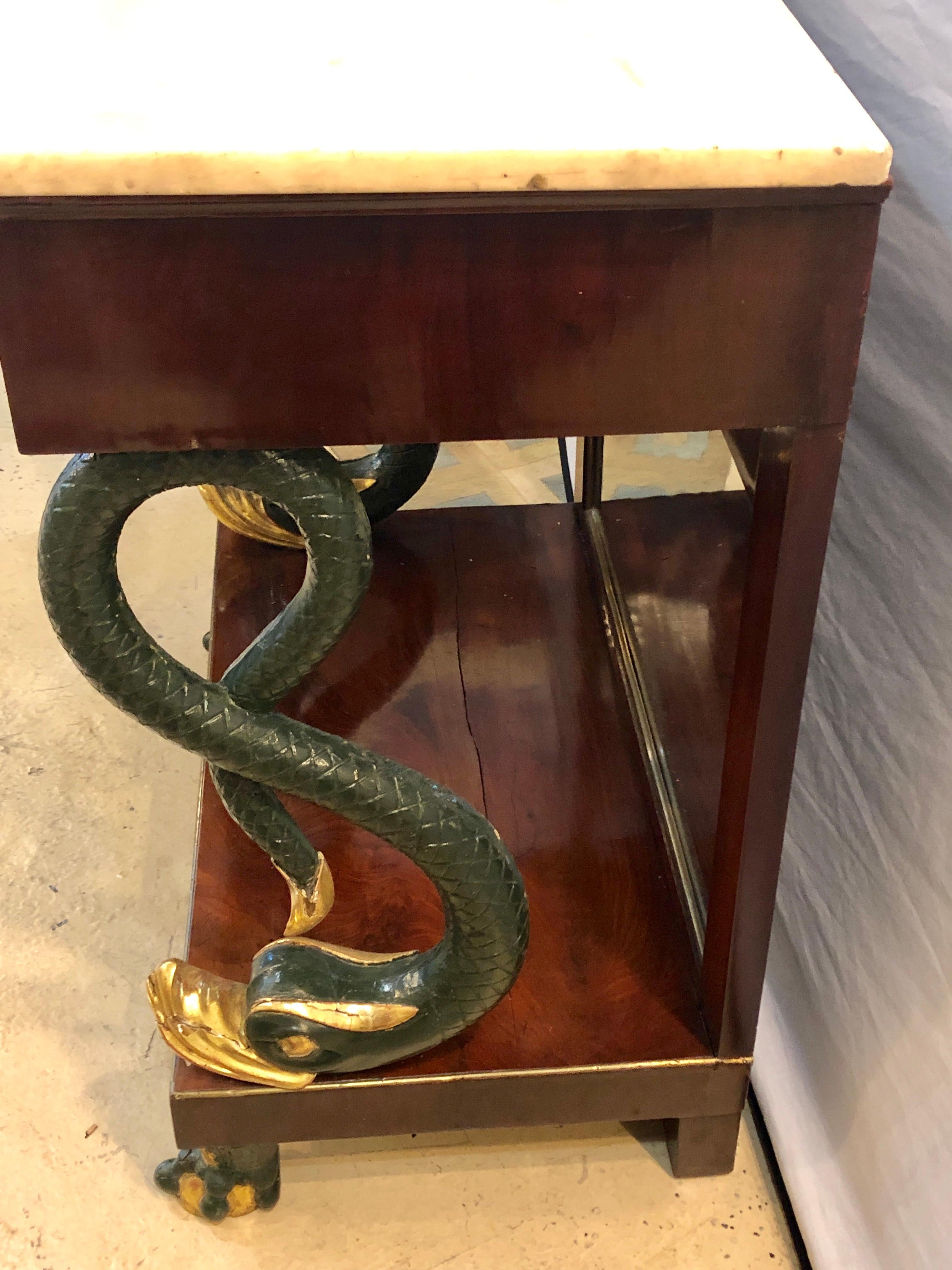 Siglo XIX Imperio Serpiente Pintada y Dorada Decorada Espalda Espejada Muelle o Cons siglo XIX en venta