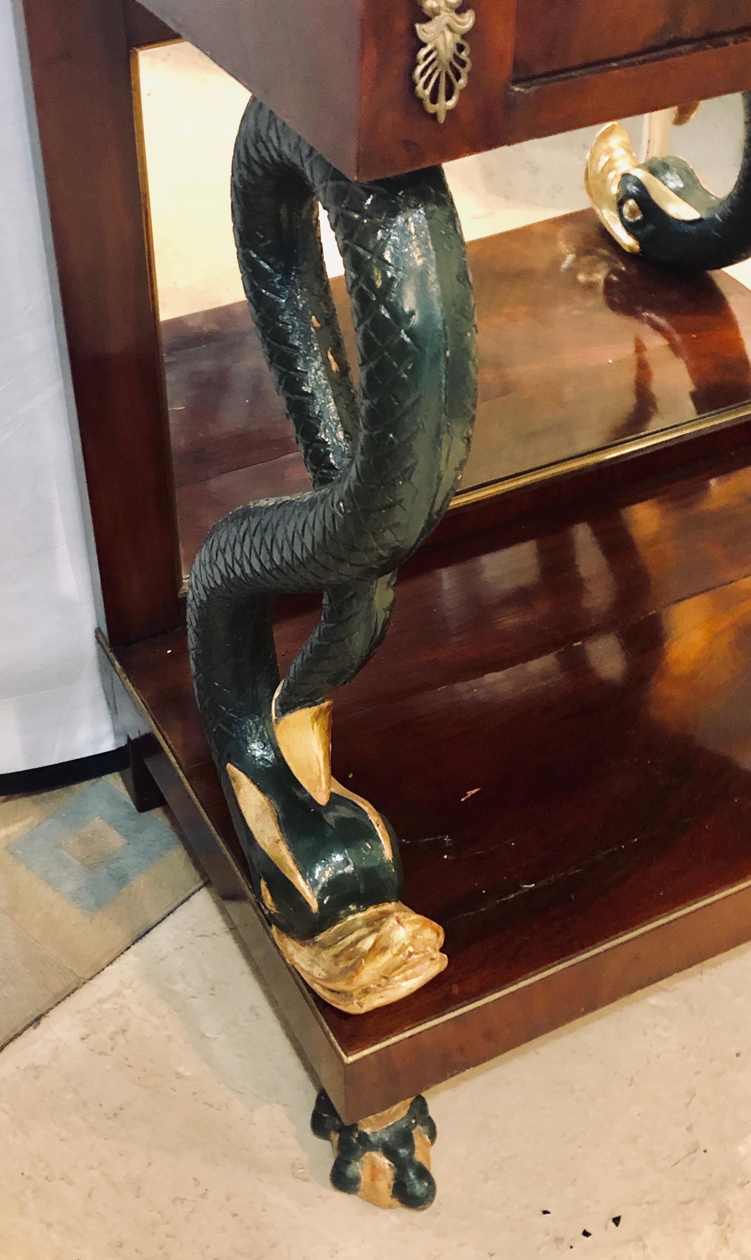 Siglo XIX Imperio Serpiente Pintada y Dorada Decorada Espalda Espejada Muelle o Cons en venta 2