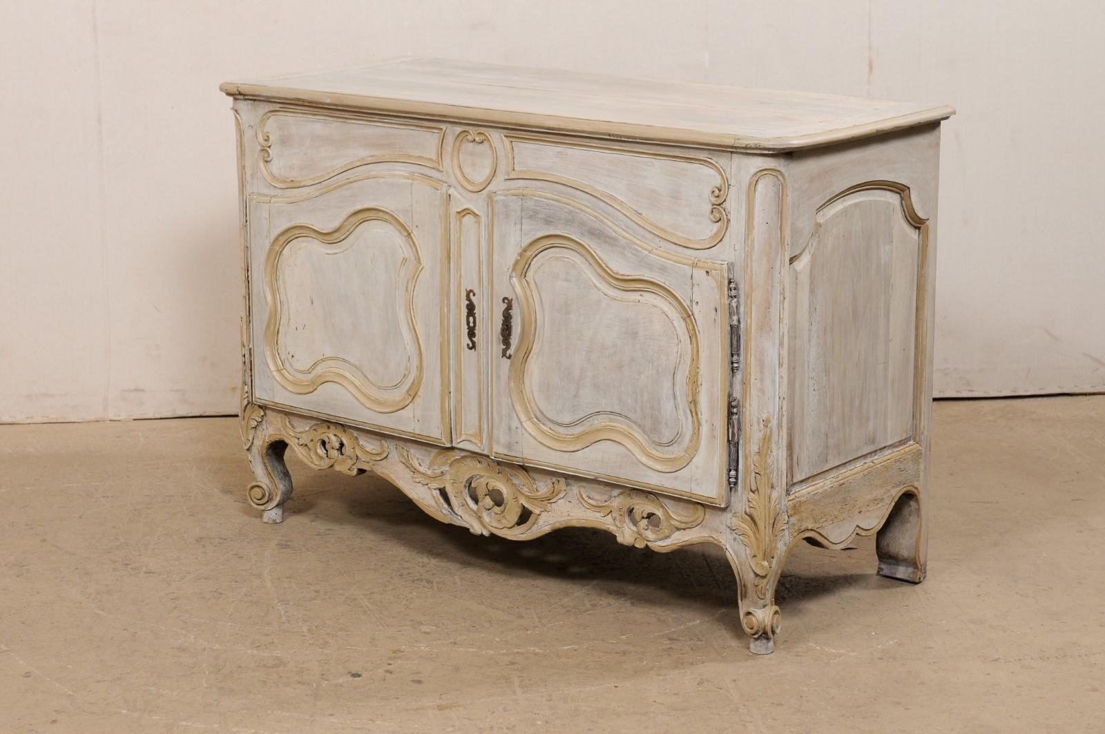 Early 19th C. French 2-Door Buffet Console with Beautiful Pierce-Carved Skirt For Sale 1
