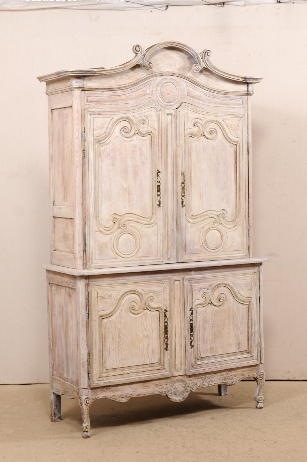 Early 19th C. French Buffet à Deux-Corps w/Scrolled Carvings & Pediment Top In Good Condition In Atlanta, GA