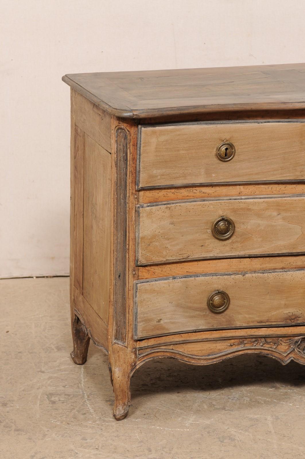 Early 19th Century French Commode W/Subtle Serpentine Front and Slender Depth In Good Condition In Atlanta, GA
