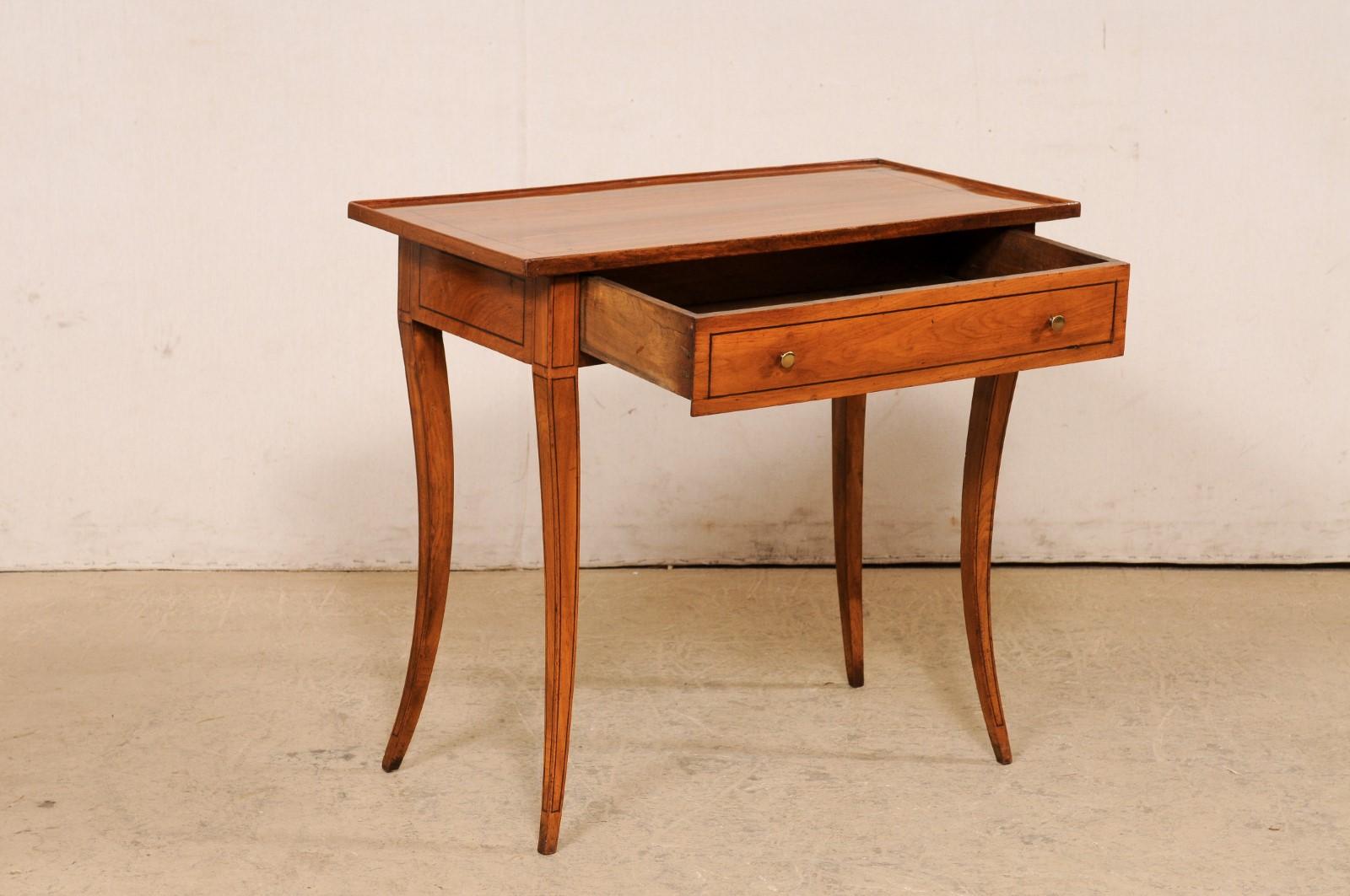 An Early 19th C. Italian Occasional Table w/Inlay Accents & Elegant Sabre Legs In Good Condition For Sale In Atlanta, GA