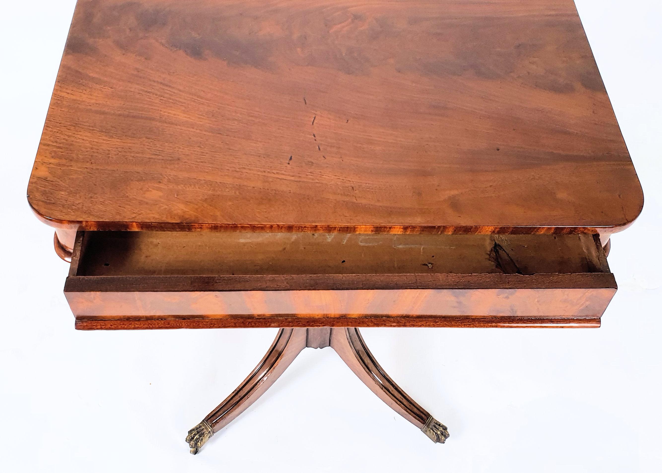 Early 19th Century Mahogany Centre Table For Sale 2