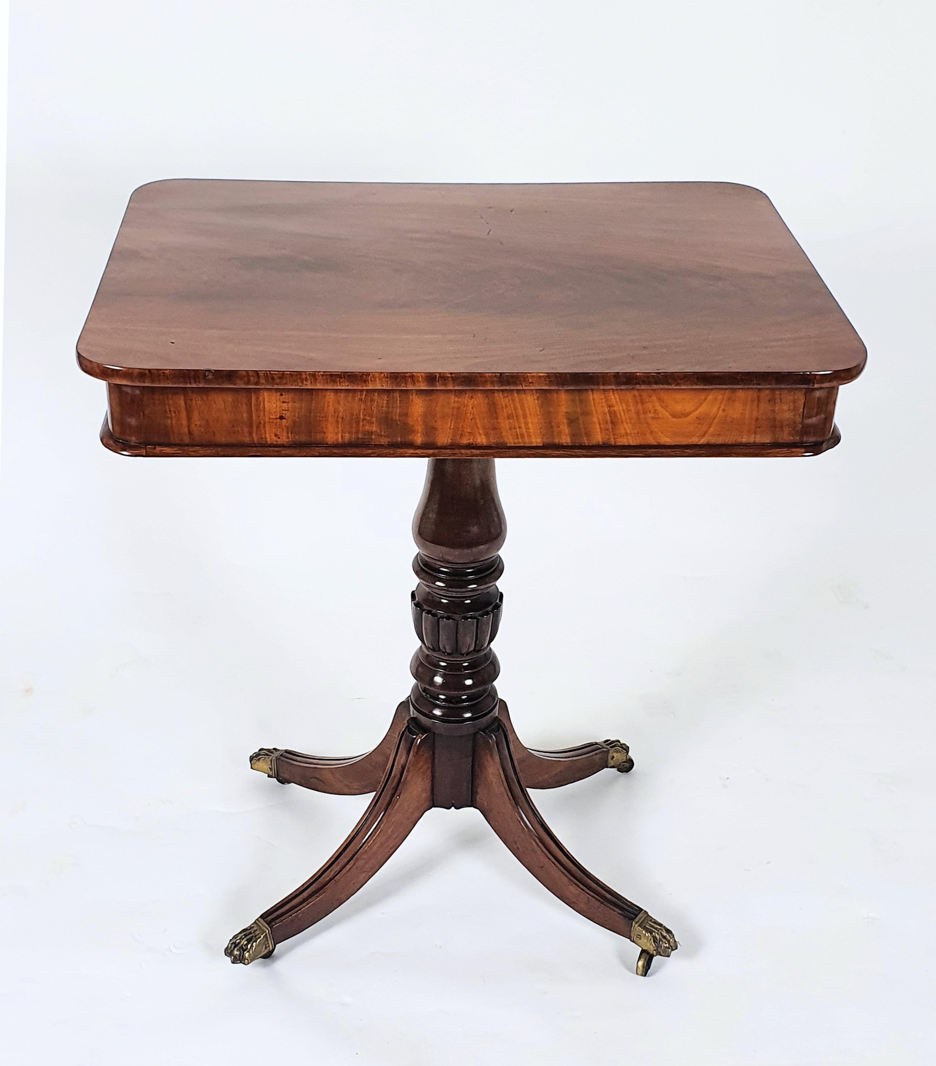 Early 19th Century Mahogany Centre Table For Sale 4