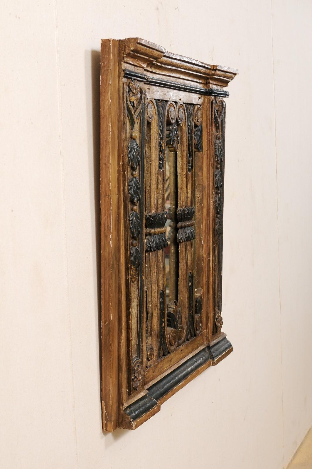 Gate portugaise en bois sculpté du début du 19ème siècle avec miroir à l'arrière en vente 3