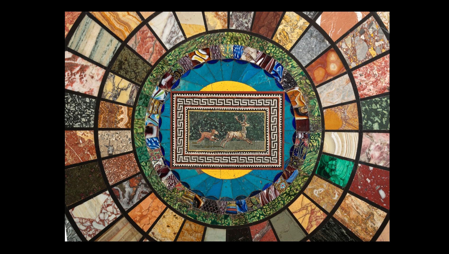 Frühes 19. Jh. Römischer Marmor, antikes Glas und Mikro-Mosaik Gueridon (Marketerie) im Angebot