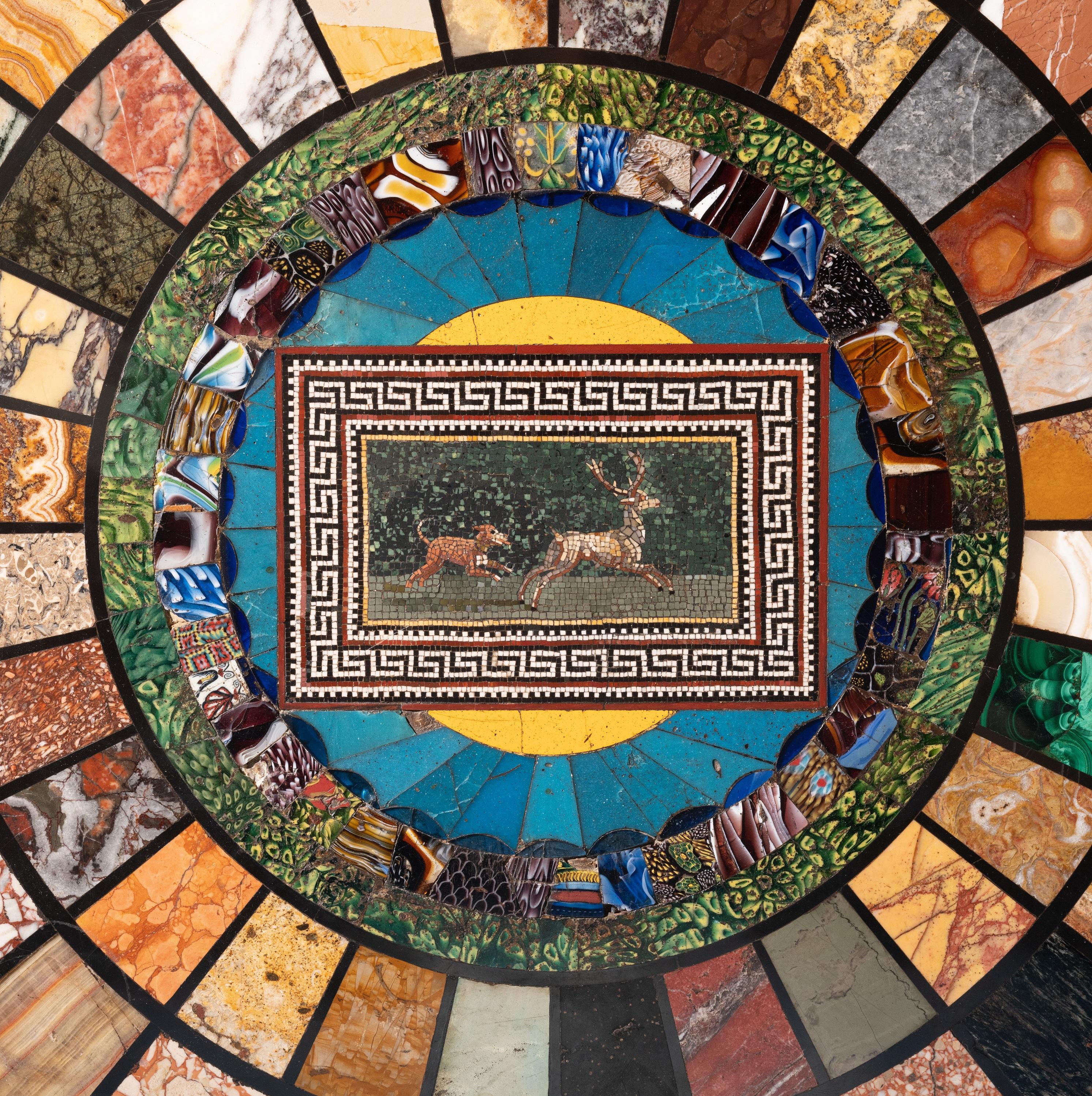 Frühes 19. Jh. Römischer Marmor, antikes Glas und Mikro-Mosaik Gueridon (19. Jahrhundert) im Angebot