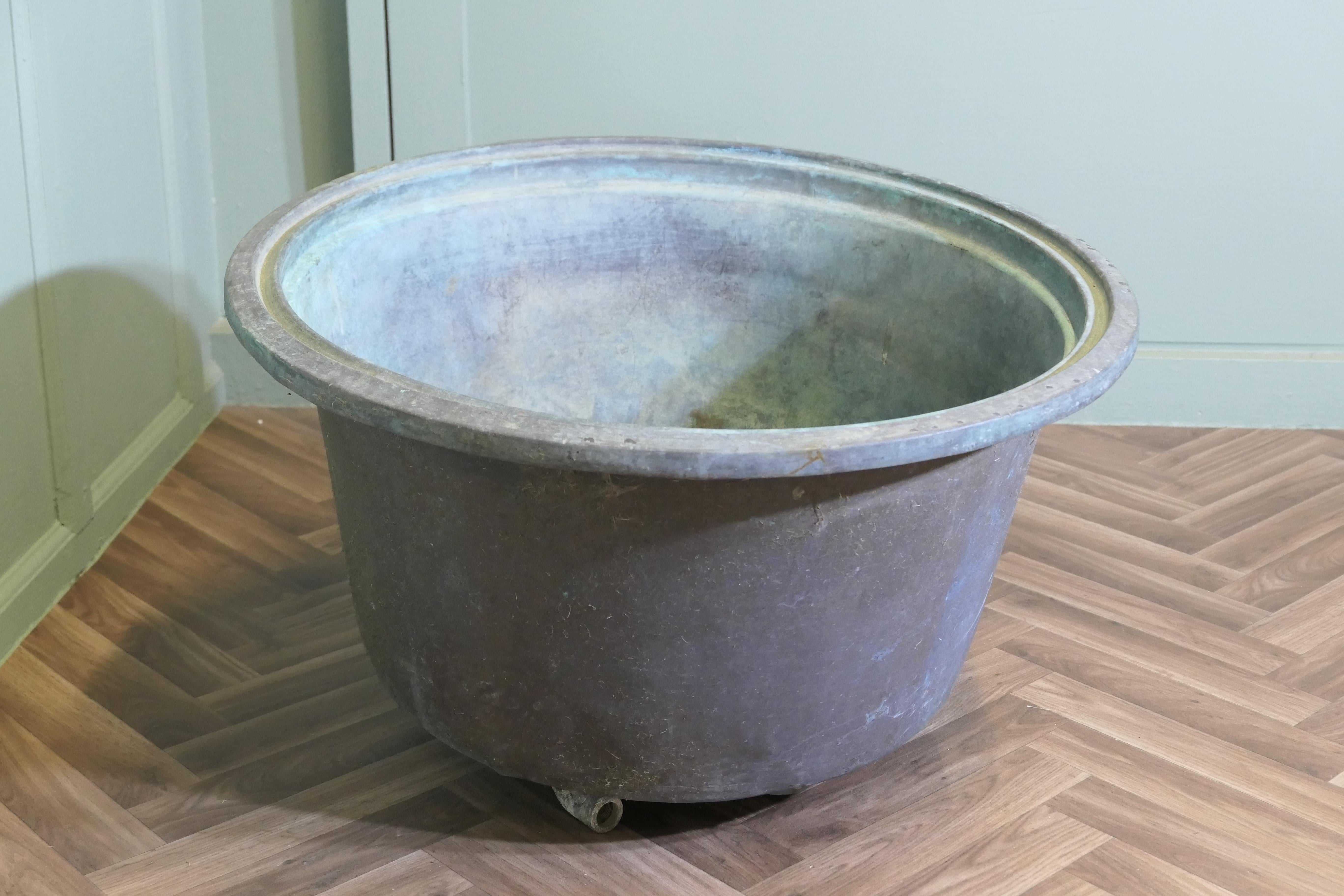 An Early 19th Century Antique Copper Cauldron For Sale 1