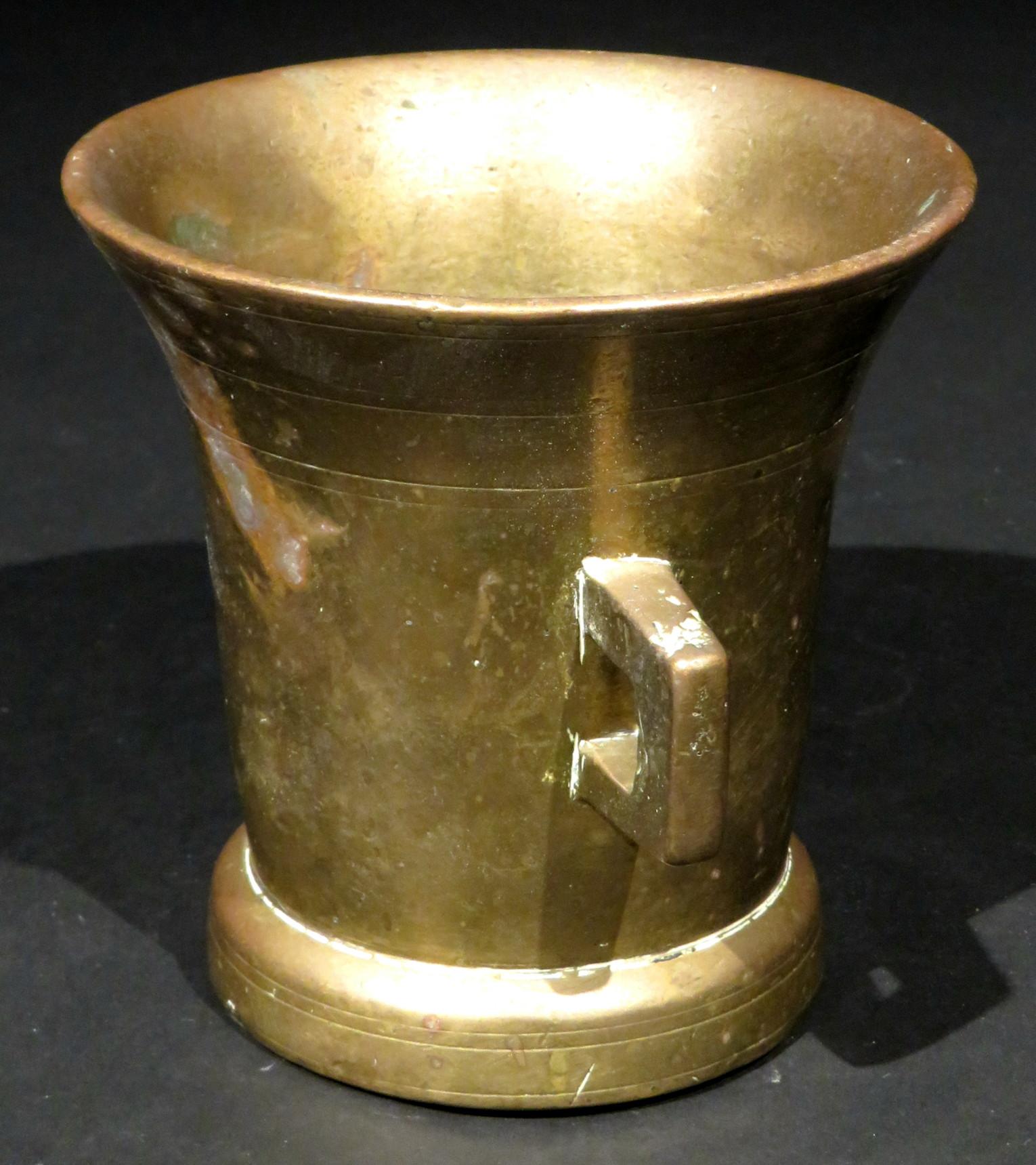 Early 19th Century Bronze Apothecary Mortar and Pestle, Continental Circa 1820 In Good Condition In Ottawa, Ontario