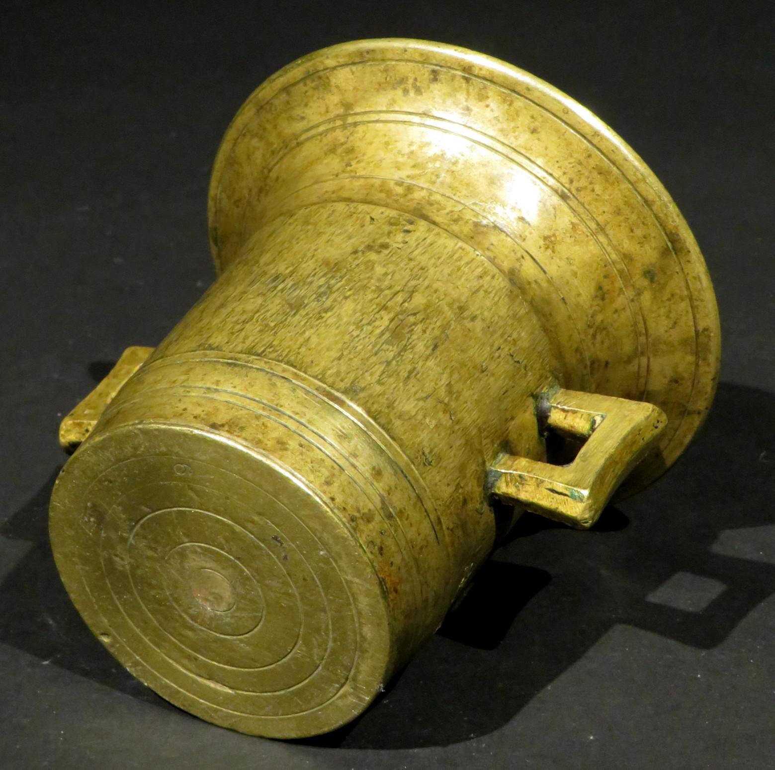 Early 19th Century Brass Apothecary Mortar & Pestle, Continental Circa 1820 In Good Condition In Ottawa, Ontario