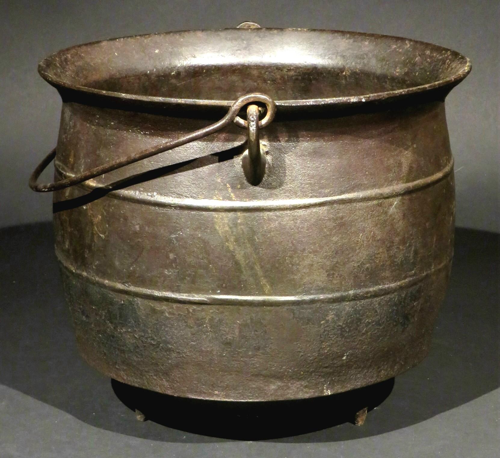 1800s cast iron cauldron