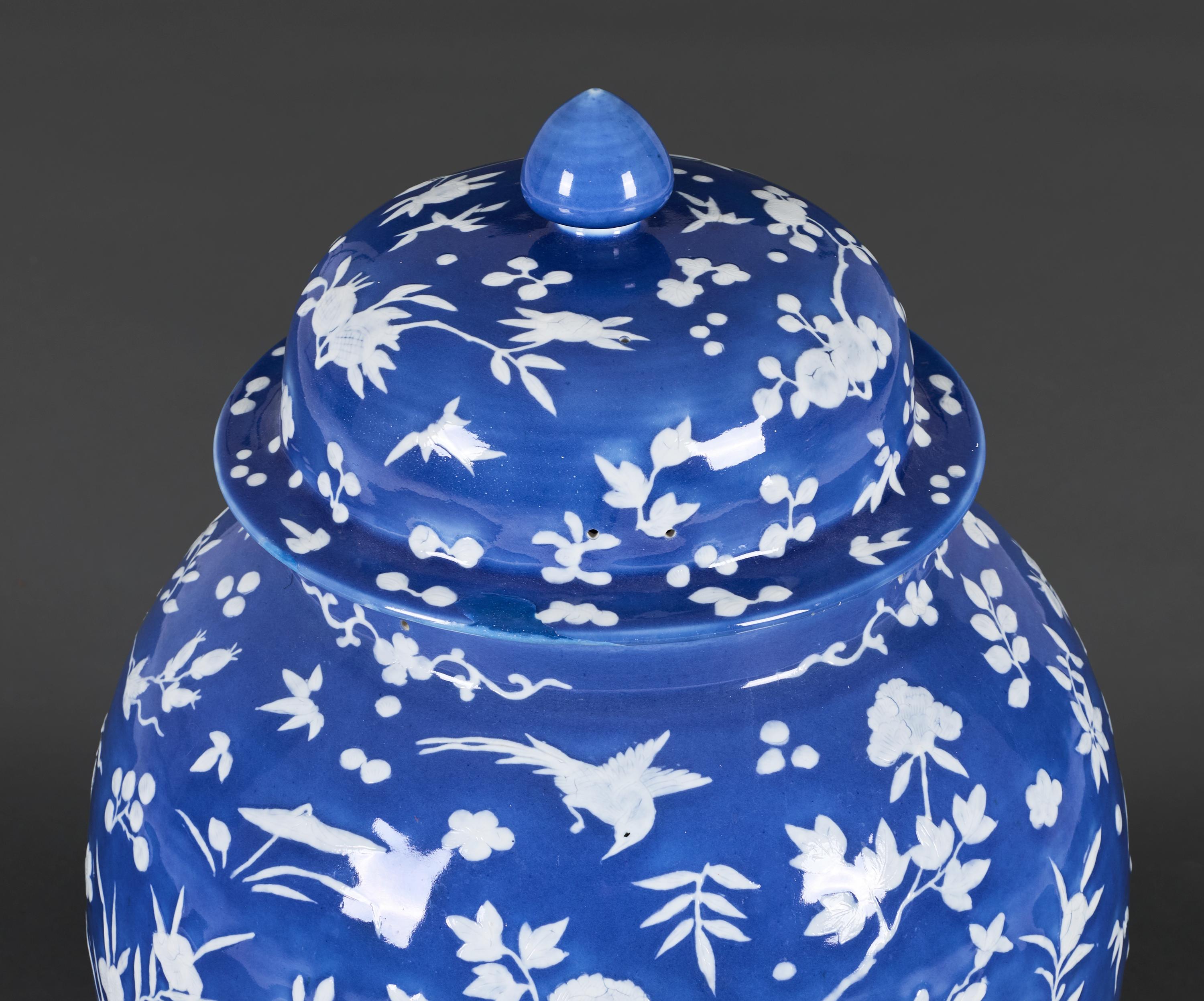 An Early 19th Century Chinese Blue and White Canton Temple Jar For Sale 1