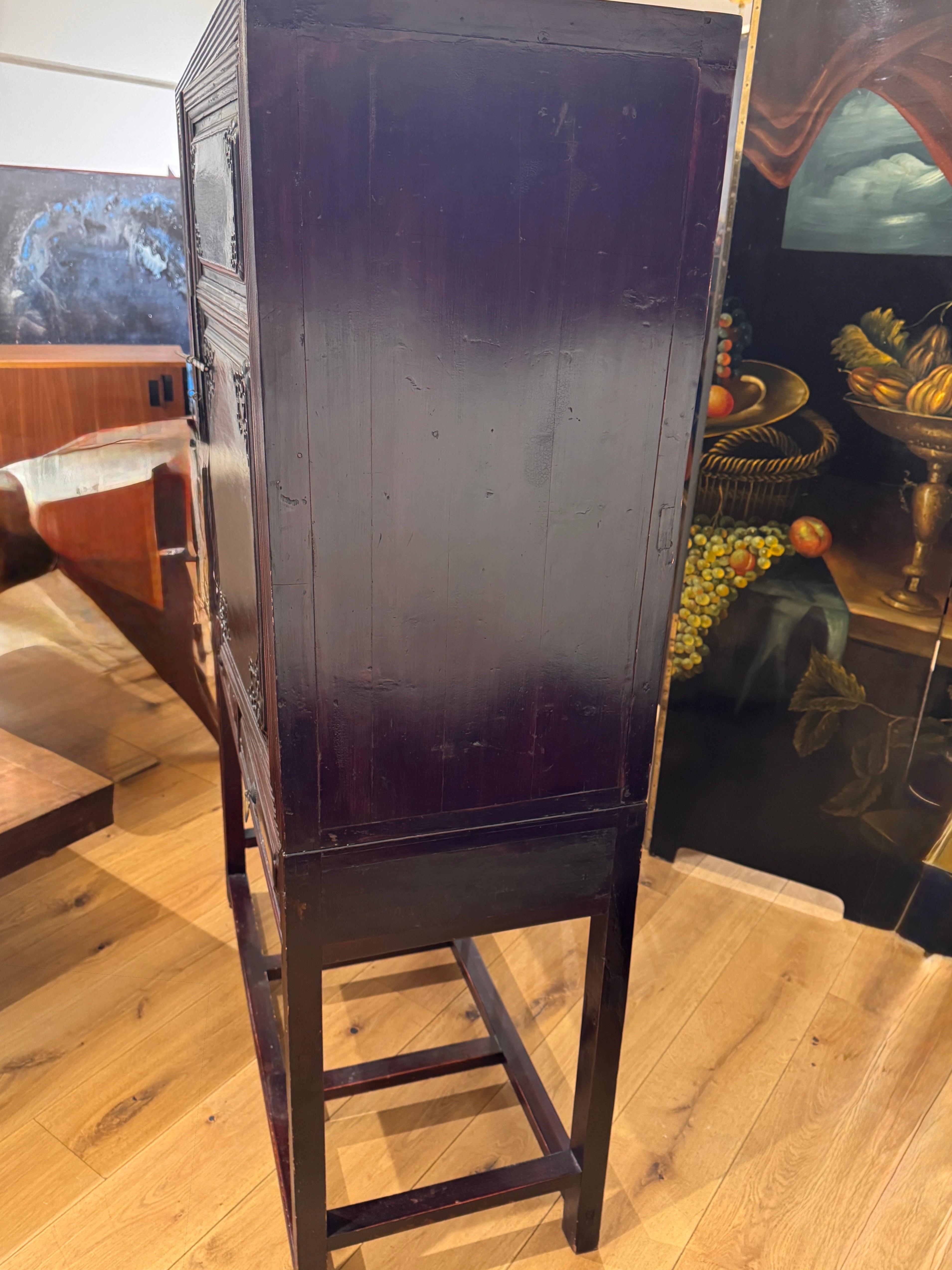 Un armario chino de principios del siglo XIX en venta 3