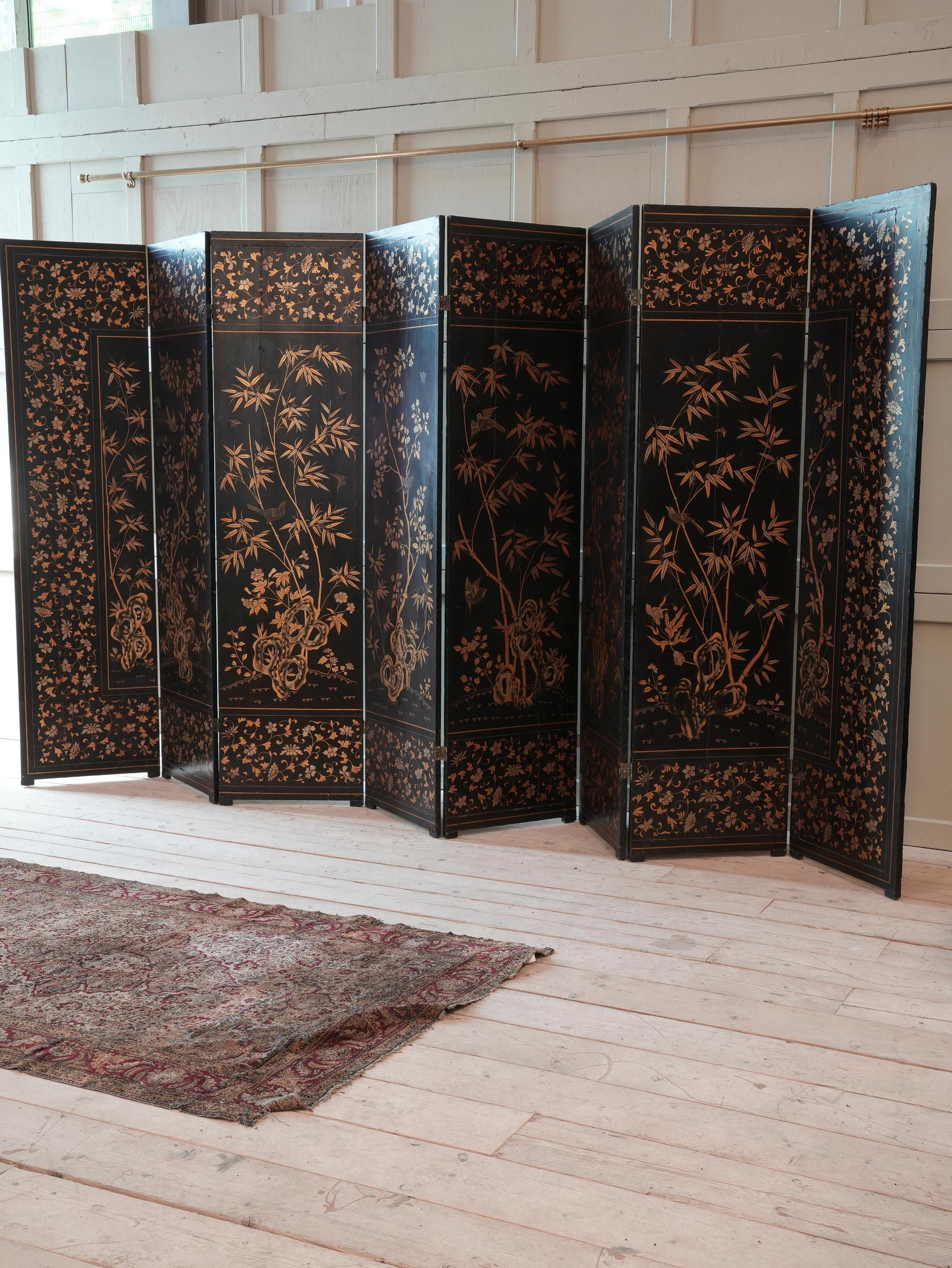 English Early 19th Century Chinese Export Eight-Fold Lacquer Screen For Sale