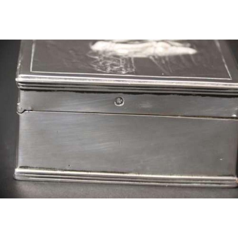 Early 19th Century Embossed Silver Box Made in the Netherlands, circa 1820 For Sale 6