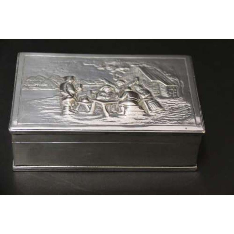 Early 19th Century Embossed Silver Box Made in the Netherlands, circa 1820 In Good Condition For Sale In Central England, GB