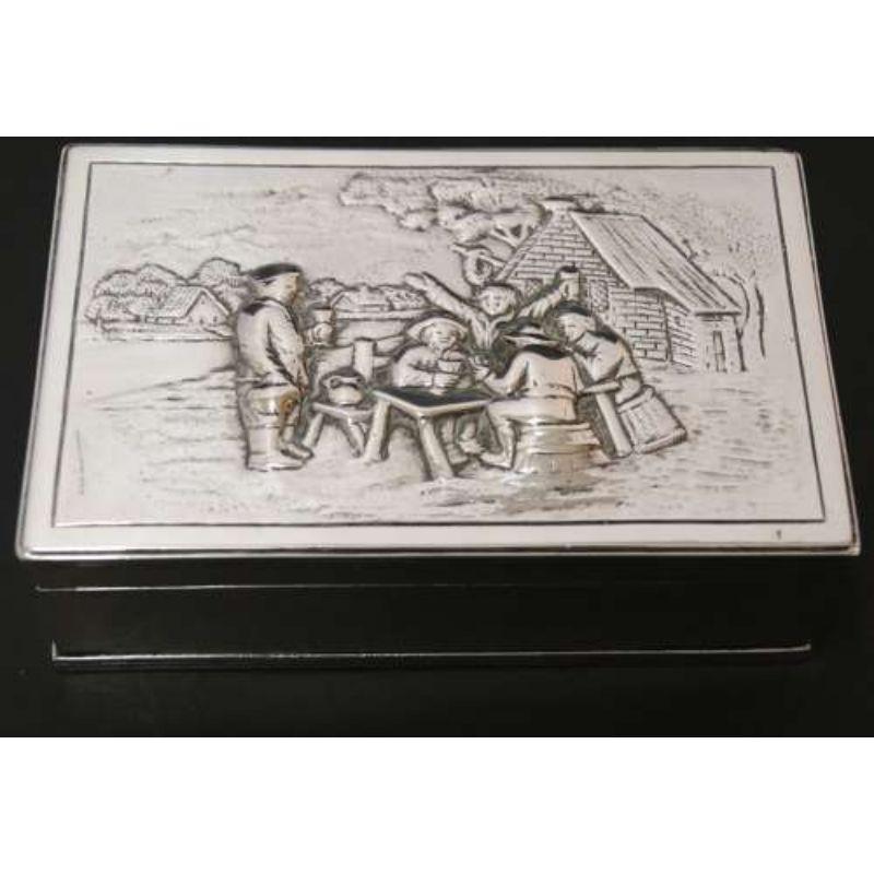 Early 19th Century Embossed Silver Box Made in the Netherlands, circa 1820 For Sale 2