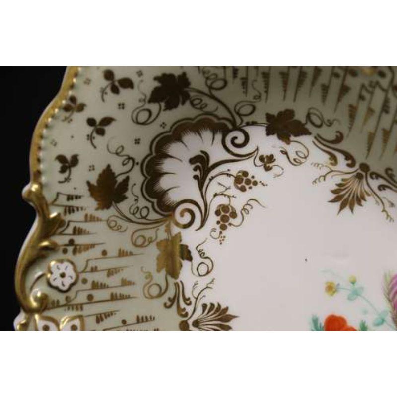 Un objet anglais du début du 19e siècle  porcelaine  peint à la main  plat en porcelaine Davenport Porcelain Bon état - En vente à Central England, GB